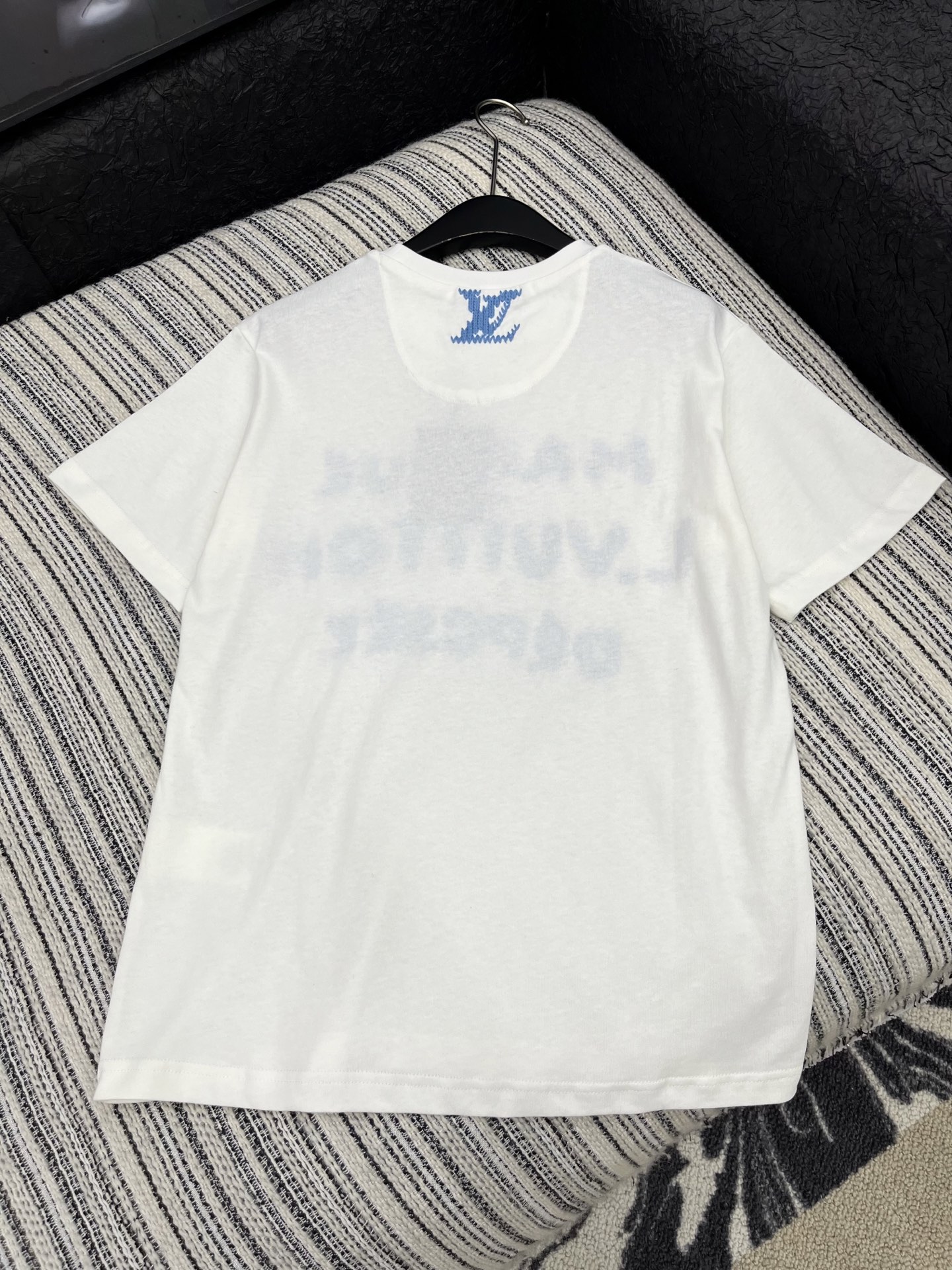 🛒𝐍𝐄𝐖 · 𝟐𝟎𝟐5/爆款现货【原版定制】 Lou* V｜2025早秋新品圆领短袖𝑇𝑒𝑒定制YB棉材质