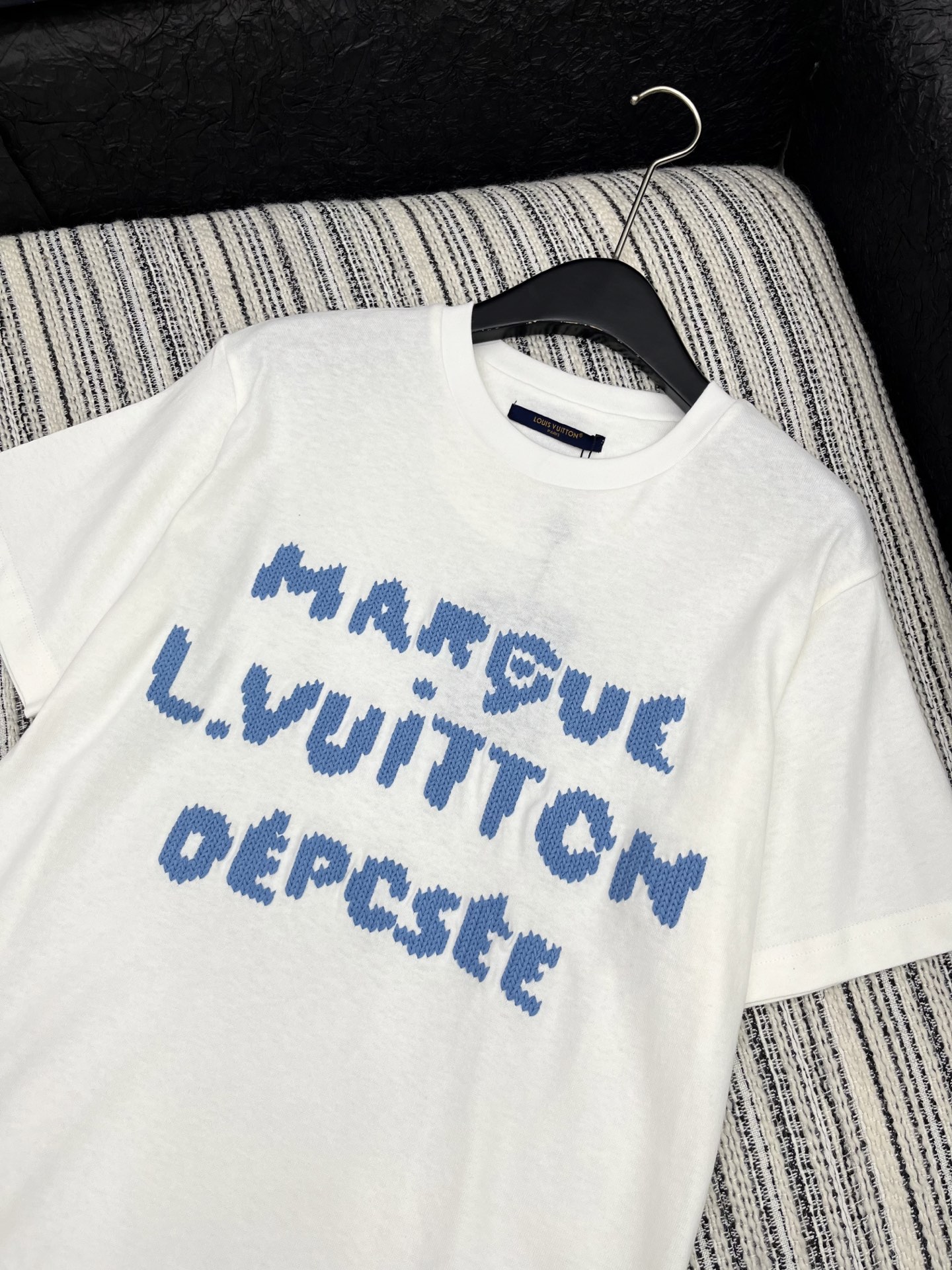 🛒𝐍𝐄𝐖 · 𝟐𝟎𝟐5/爆款现货【原版定制】 Lou* V｜2025早秋新品圆领短袖𝑇𝑒𝑒定制YB棉材质