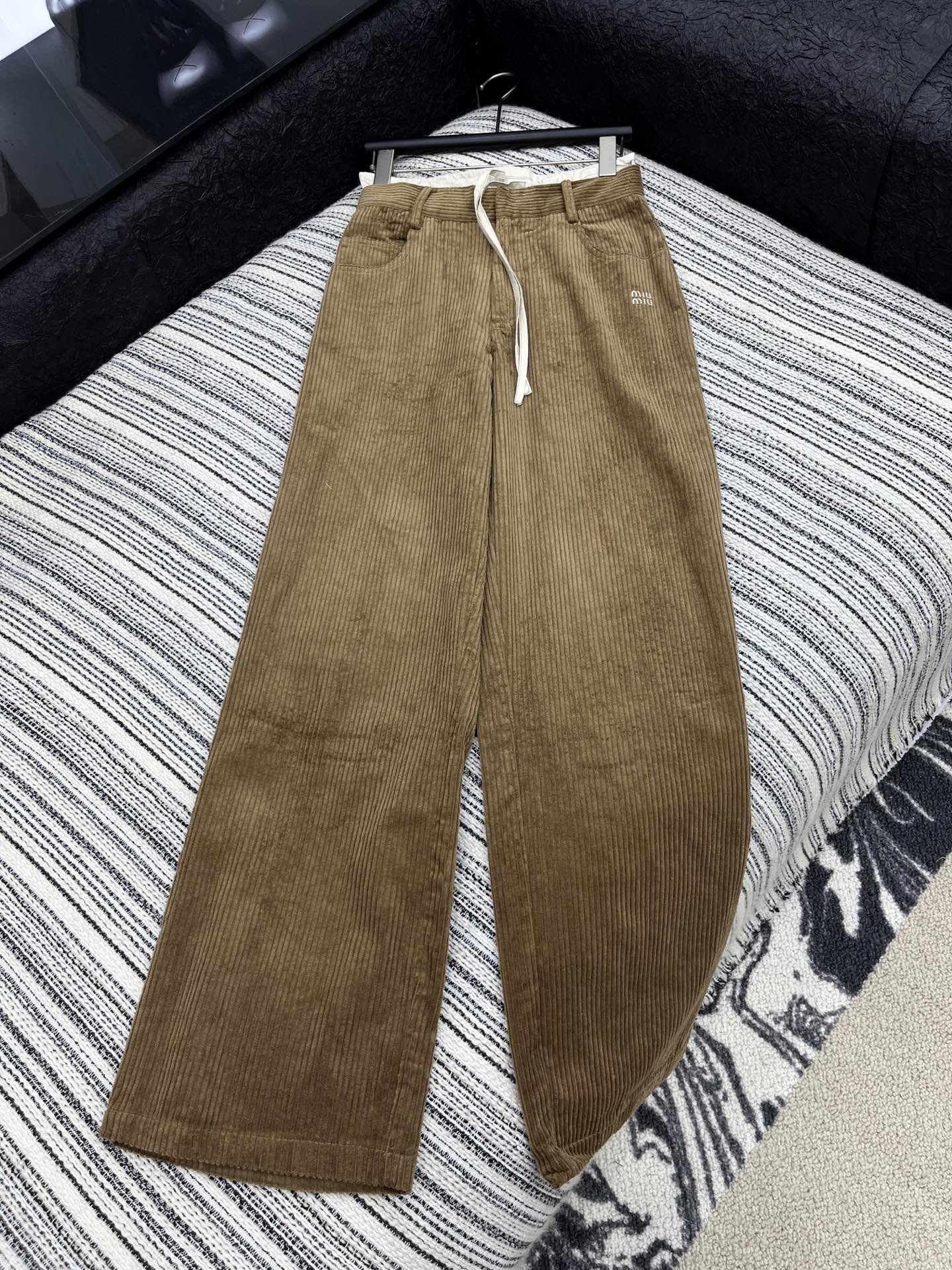 🛒𝐍𝐄𝐖 · 𝟐𝟎𝟐5/爆款现货原单品质 Miu Mi*｜双腰头拼接抽绳灯芯绒休闲直筒裤高订面料 色系低