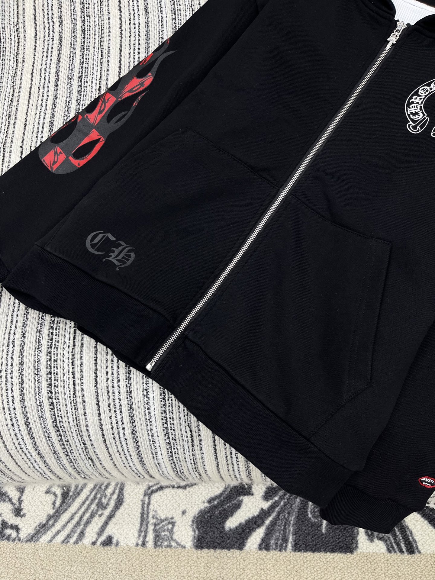 🛒𝐍𝐄𝐖 · 𝟐𝟎𝟐5/爆款现货【原版定制】克罗星｜25早秋新款拉链撞色印花外套经典的色系拼接，视觉盛宴