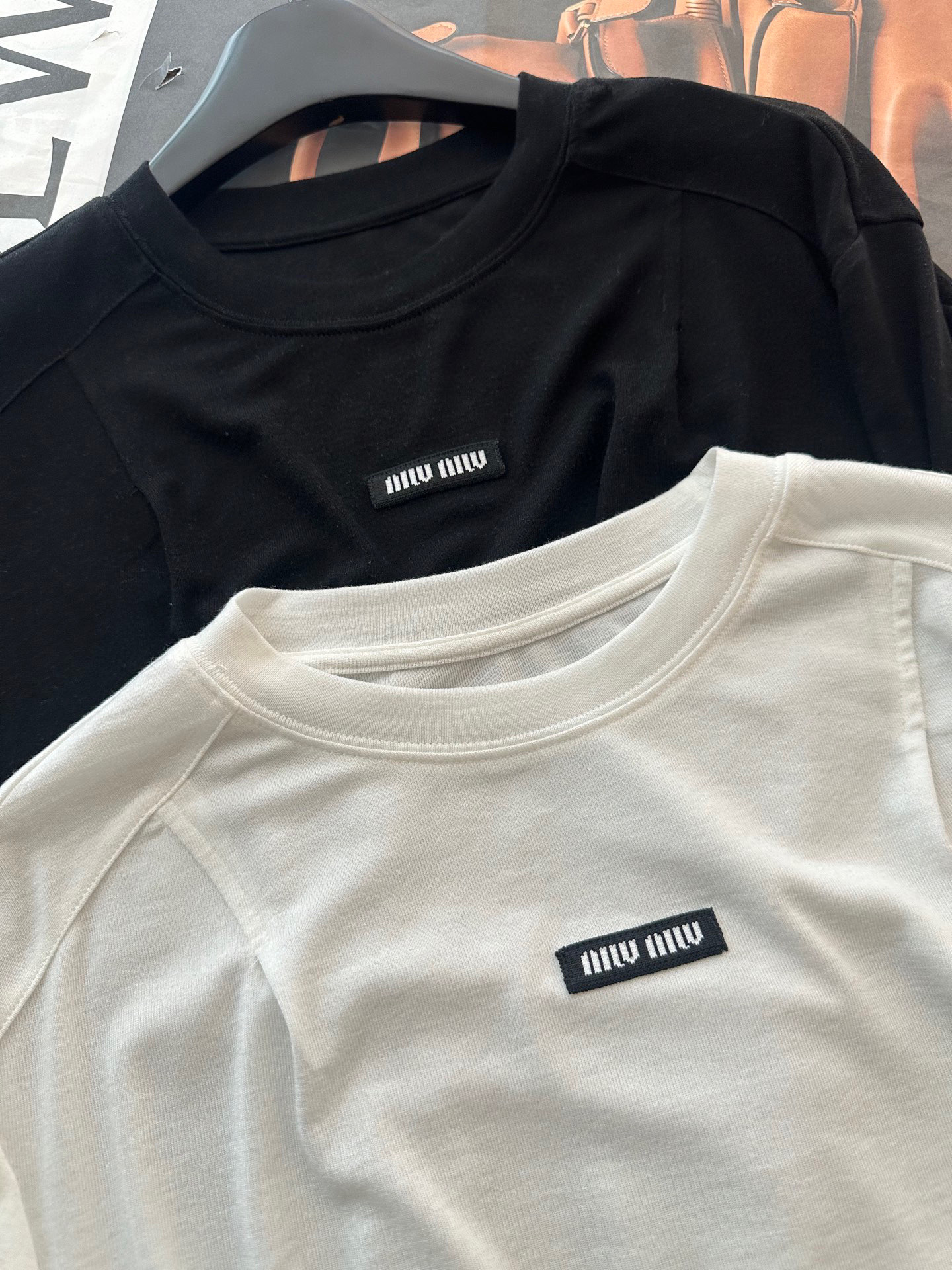 🛒𝐍𝐄𝐖 · 𝟐𝟎𝟐5/爆款现货设计师 原创｜2025新款天丝打底衫云感舒适的系列！上身的触感谁穿谁知道