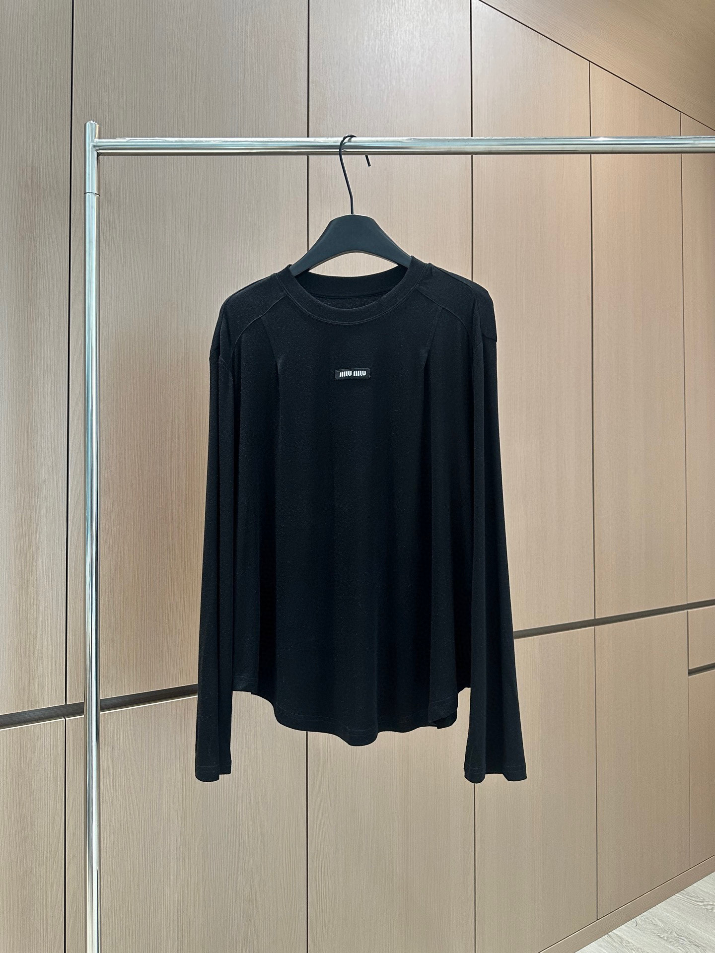 🛒𝐍𝐄𝐖 · 𝟐𝟎𝟐5/爆款现货设计师 原创｜2025新款天丝打底衫云感舒适的系列！上身的触感谁穿谁知道