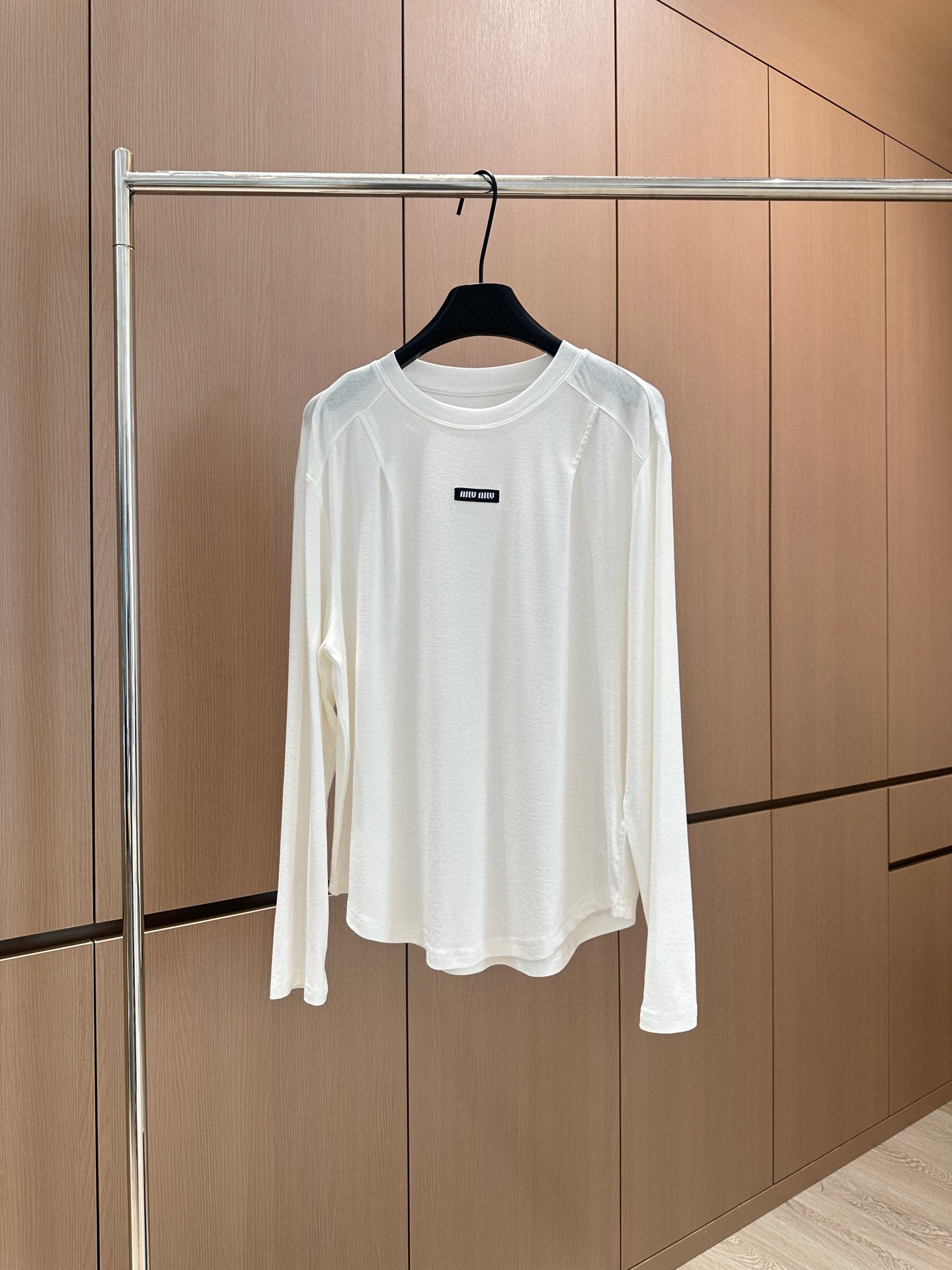 🛒𝐍𝐄𝐖 · 𝟐𝟎𝟐5/爆款现货设计师 原创｜2025新款天丝打底衫云感舒适的系列！上身的触感谁穿谁知道