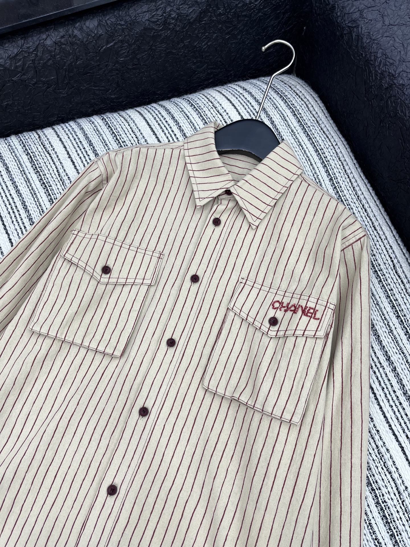 🛒𝐍𝐄𝐖 · 𝟐𝟎𝟐5/爆款现货原单品质 Chane*｜2025新品中古风重工订珠衬衫外套高订面料 定制