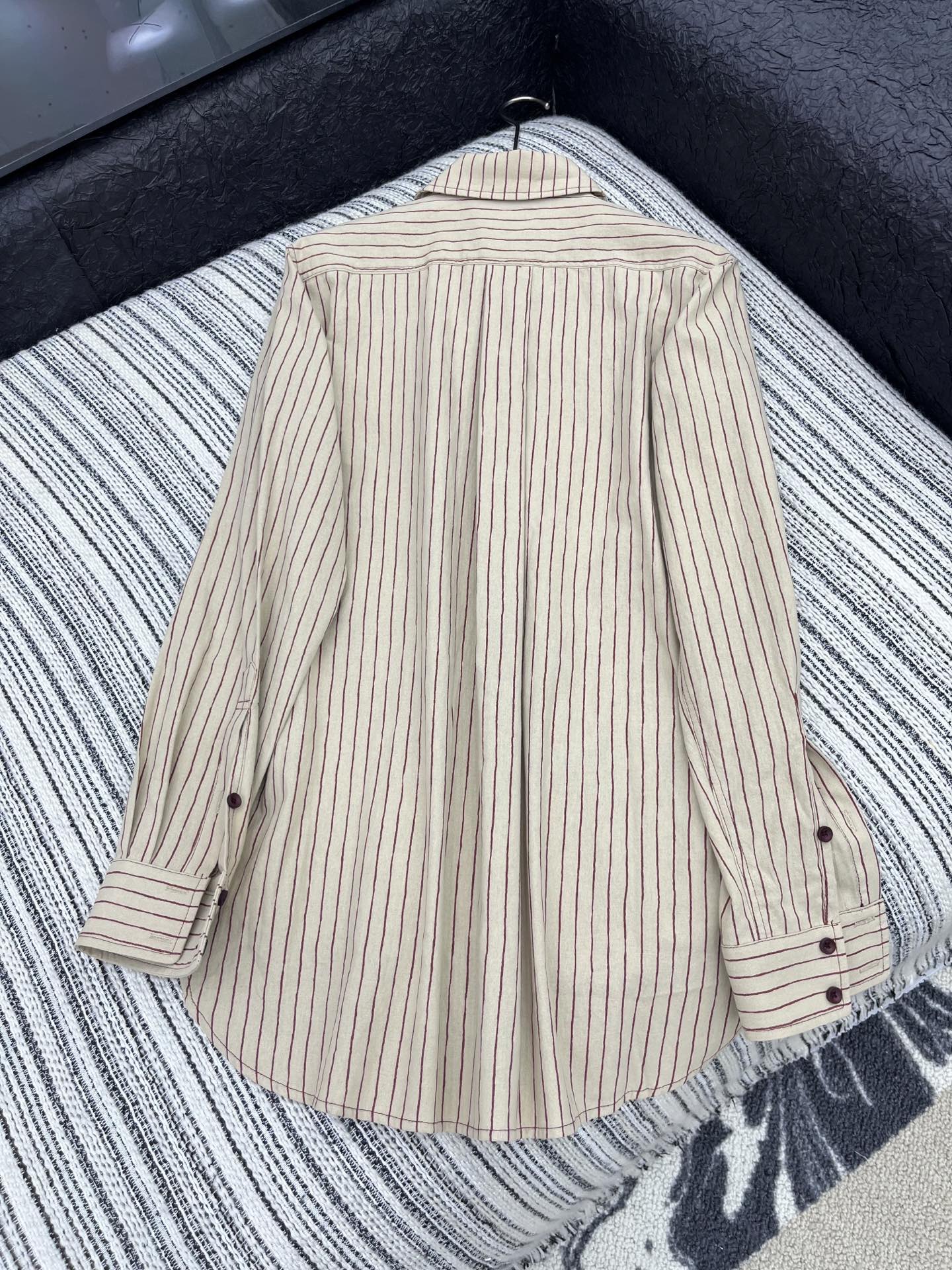 🛒𝐍𝐄𝐖 · 𝟐𝟎𝟐5/爆款现货原单品质 Chane*｜2025新品中古风重工订珠衬衫外套高订面料 定制