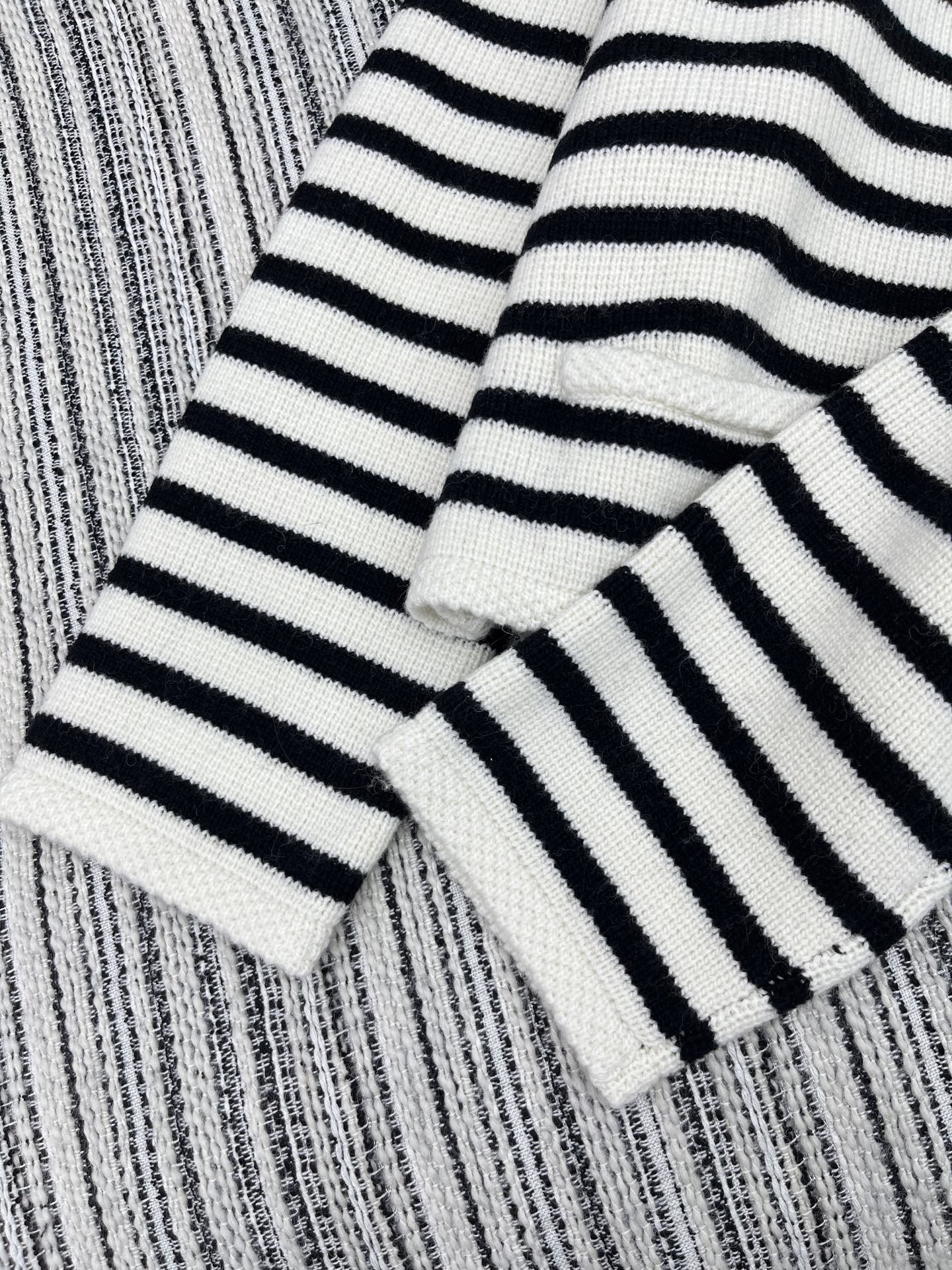 🛒𝐍𝐄𝐖 · 𝟐𝟎𝟐5/爆款现货【原版定制】 Celin*｜25经典撞色翻领条纹针织外套 订制高品质面料