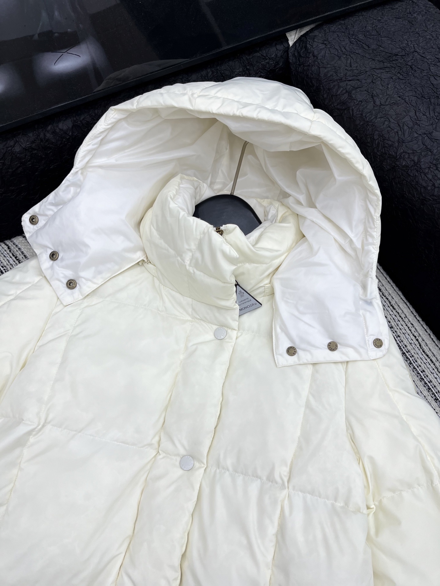 🛒𝐍𝐄𝐖 · 𝟐𝟎𝟐5/爆款现货【原版订制】Mon*|25秋冬新品可拆卸带帽拼接羽绒服外套面包服设计 9