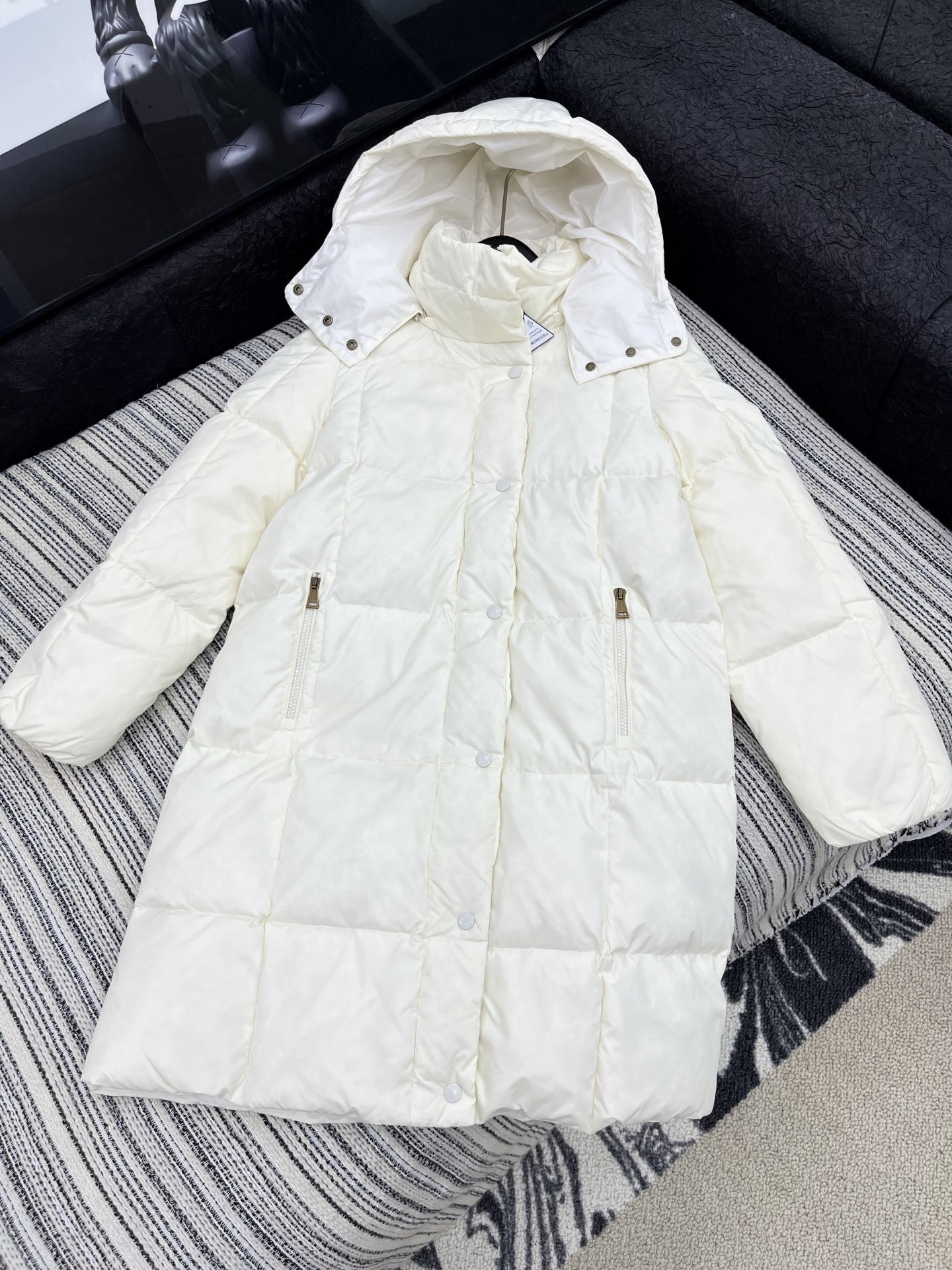 🛒𝐍𝐄𝐖 · 𝟐𝟎𝟐5/爆款现货【原版订制】Mon*|25秋冬新品可拆卸带帽拼接羽绒服外套面包服设计 9