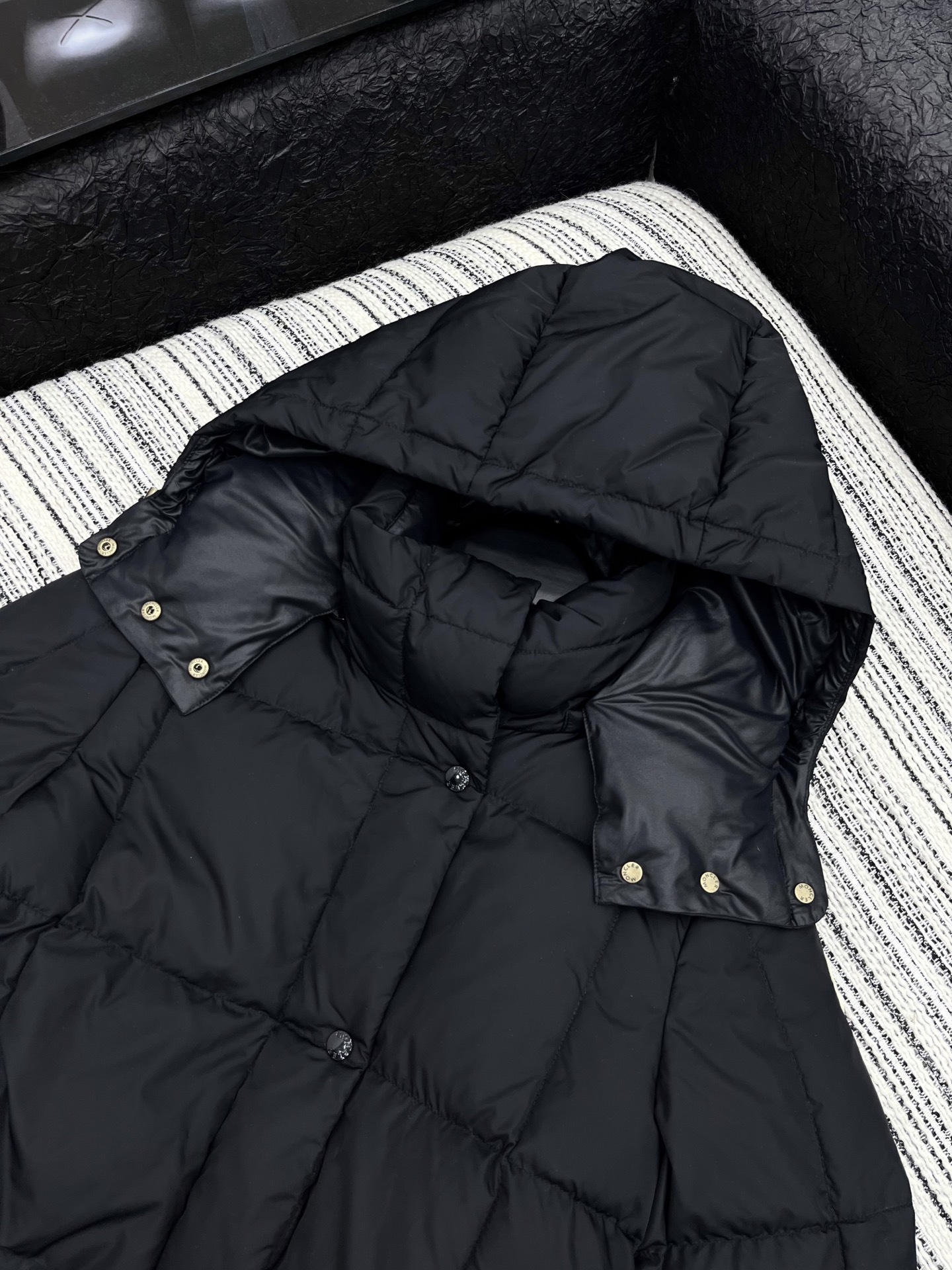 🛒𝐍𝐄𝐖 · 𝟐𝟎𝟐5/爆款现货【原版订制】Mon*|25秋冬新品可拆卸带帽拼接羽绒服外套面包服设计 9
