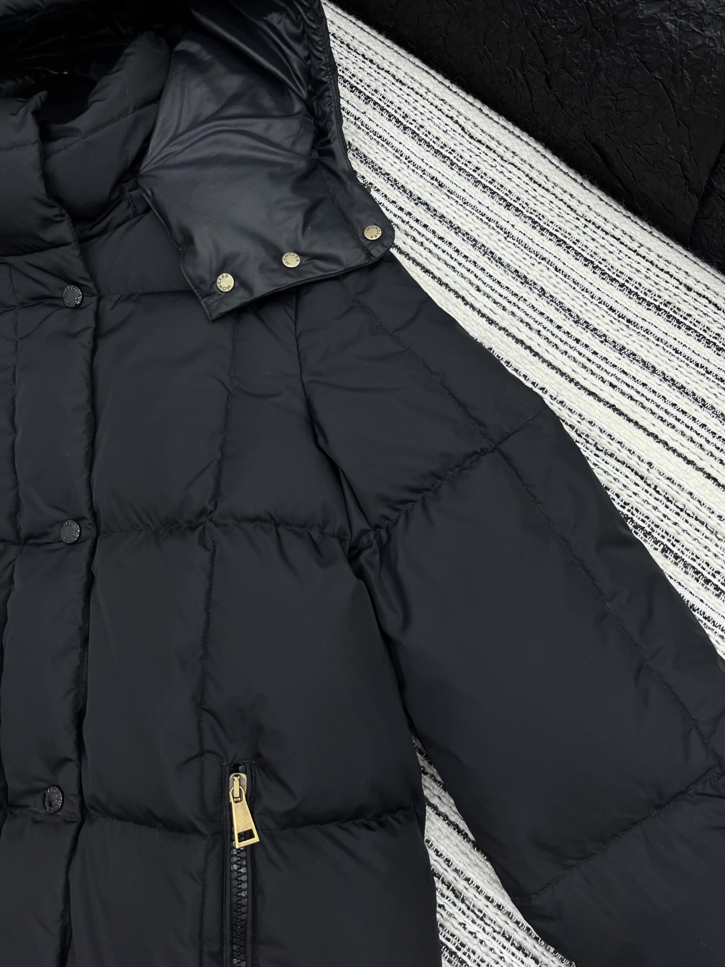 🛒𝐍𝐄𝐖 · 𝟐𝟎𝟐5/爆款现货【原版订制】Mon*|25秋冬新品可拆卸带帽拼接羽绒服外套面包服设计 9
