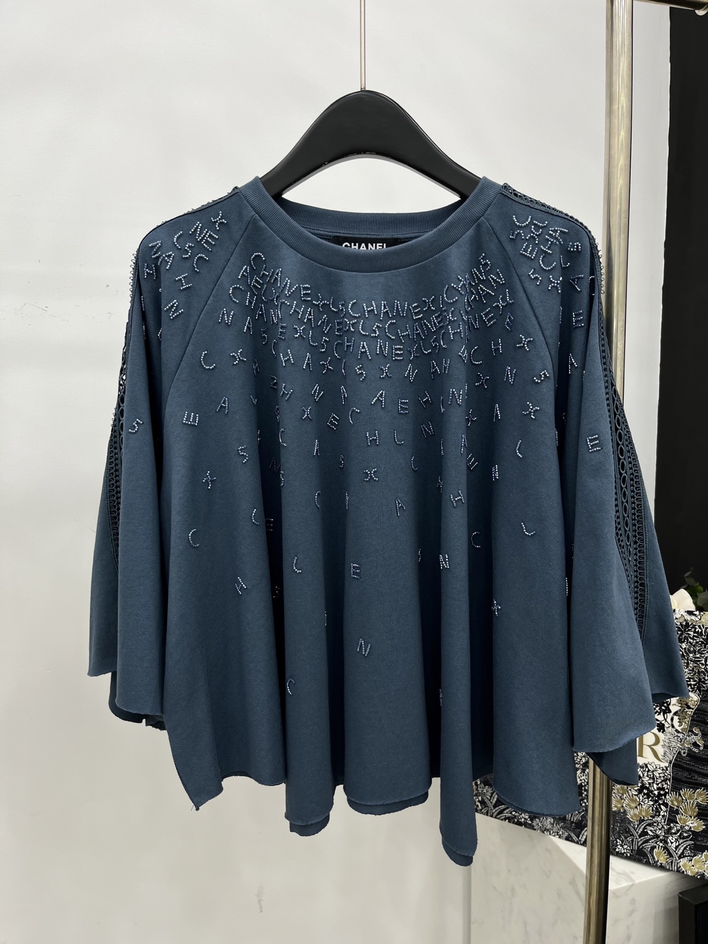 🛒𝐍𝐄𝐖 · 𝟐𝟎𝟐5/爆款现货原单品质 Chane*｜2025中古系列重工低设计百搭圆领珊瑚上衣韩国进