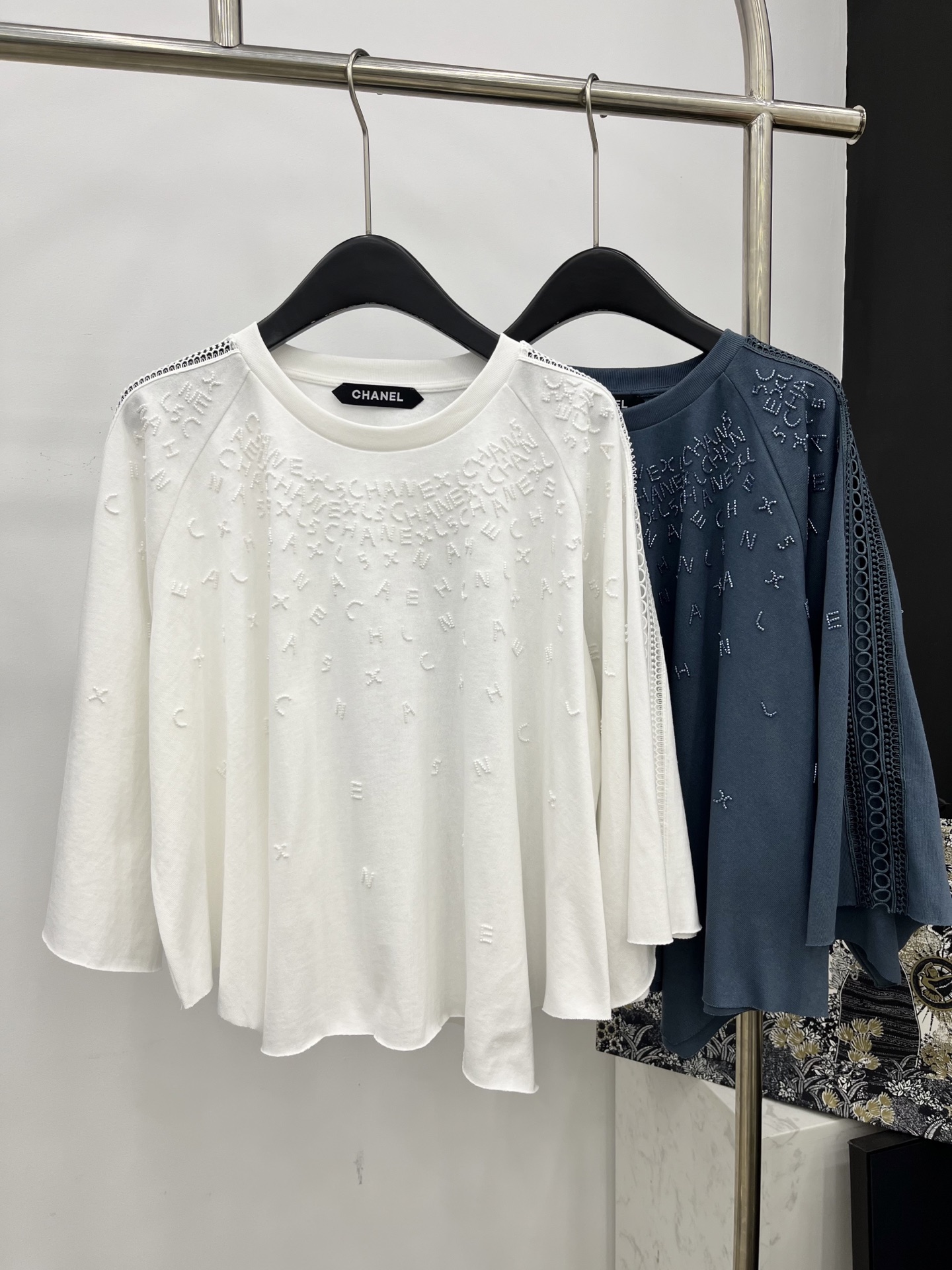 🛒𝐍𝐄𝐖 · 𝟐𝟎𝟐5/爆款现货原单品质 Chane*｜2025中古系列重工低设计百搭圆领珊瑚上衣韩国进