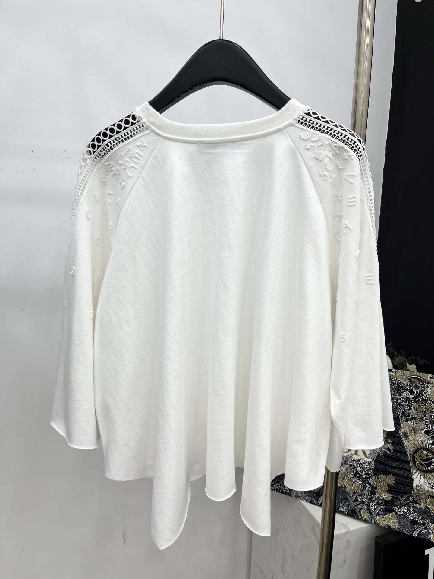 🛒𝐍𝐄𝐖 · 𝟐𝟎𝟐5/爆款现货原单品质 Chane*｜2025中古系列重工低设计百搭圆领珊瑚上衣韩国进