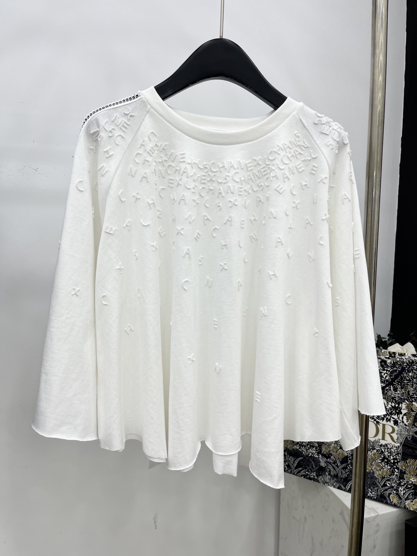 🛒𝐍𝐄𝐖 · 𝟐𝟎𝟐5/爆款现货原单品质 Chane*｜2025中古系列重工低设计百搭圆领珊瑚上衣韩国进