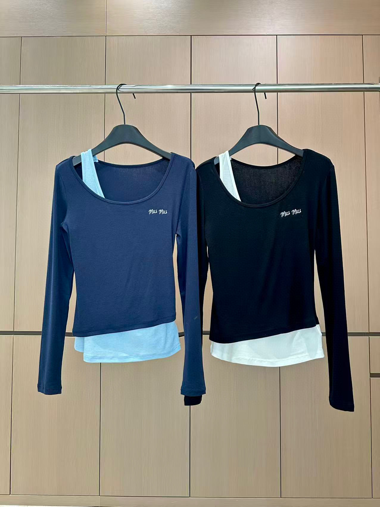 🛒𝐍𝐄𝐖 · 𝟐𝟎𝟐5/爆款现货设计师 原创｜2025新款假两件天丝打底衫云感舒适的系列！上身的触感谁穿