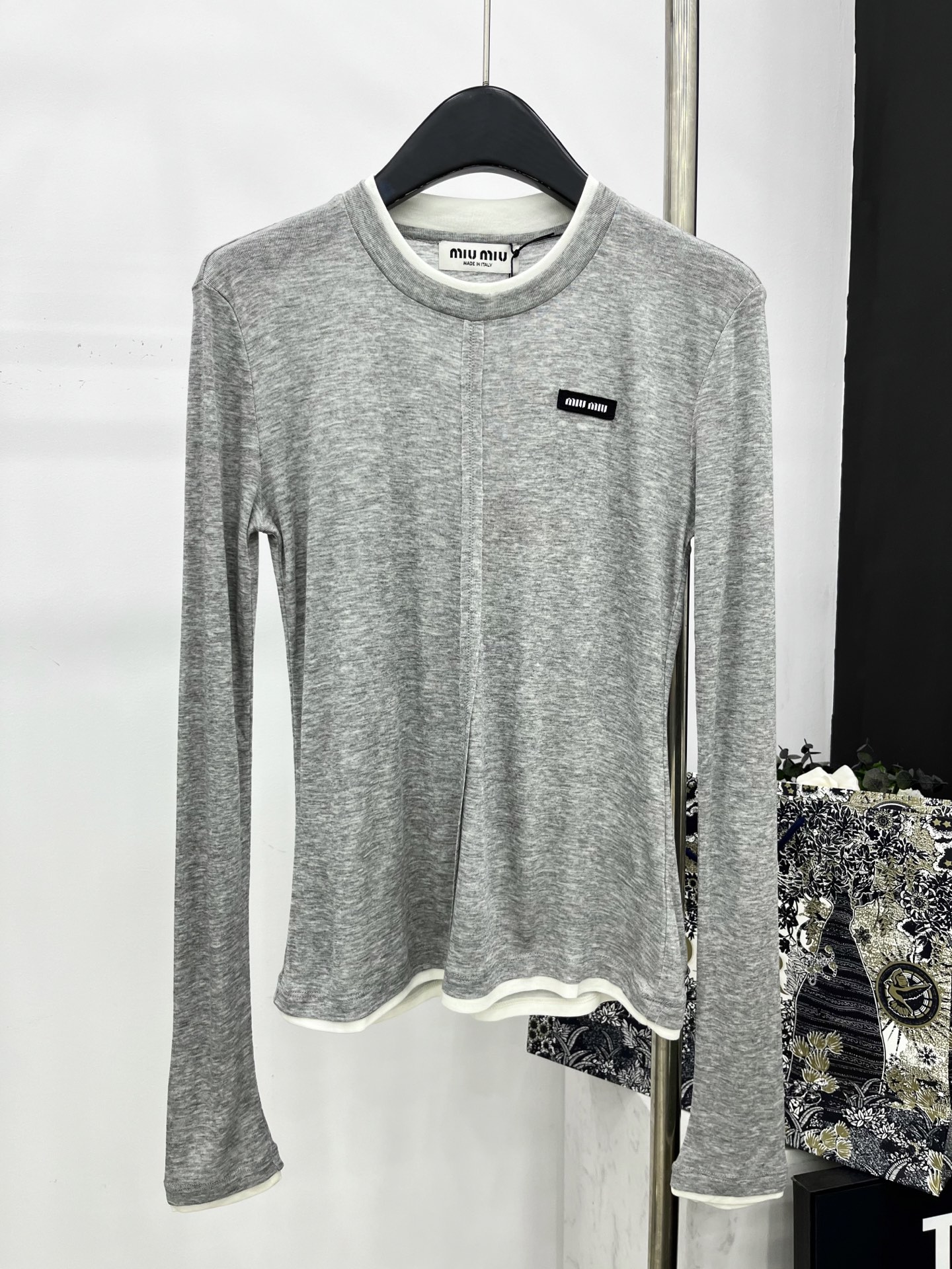 🛒𝐍𝐄𝐖 · 𝟐𝟎𝟐5/爆款现货【原版定制】 Miu Mi*｜25秋冬假两件天丝长袖打底衫订制高品质面料