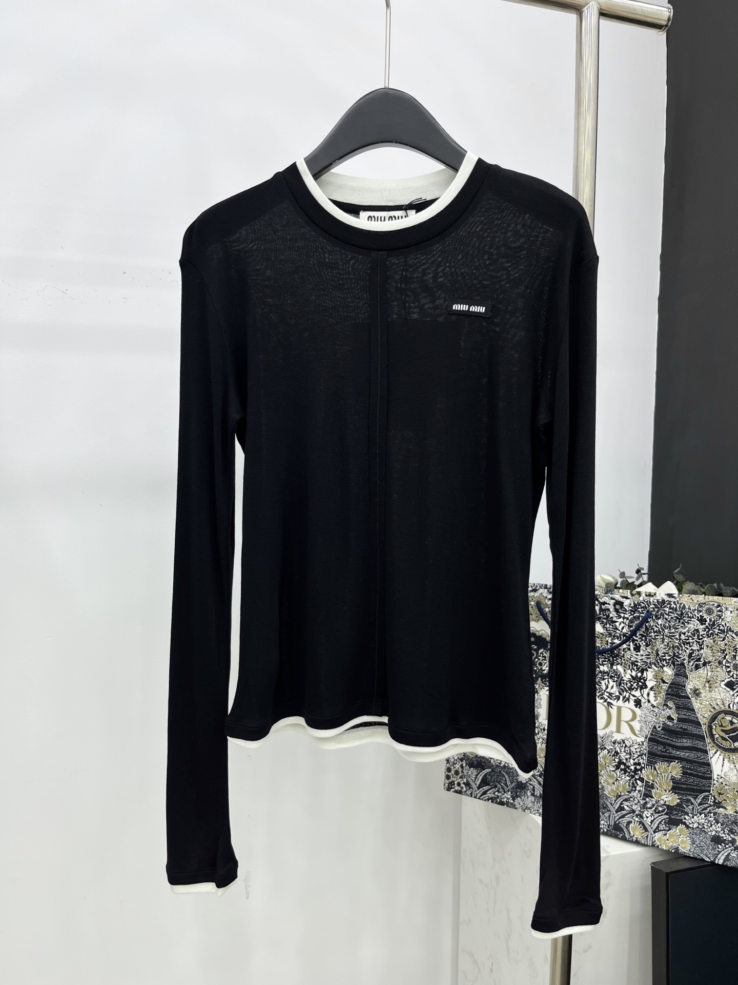 🛒𝐍𝐄𝐖 · 𝟐𝟎𝟐5/爆款现货【原版定制】 Miu Mi*｜25秋冬假两件天丝长袖打底衫订制高品质面料