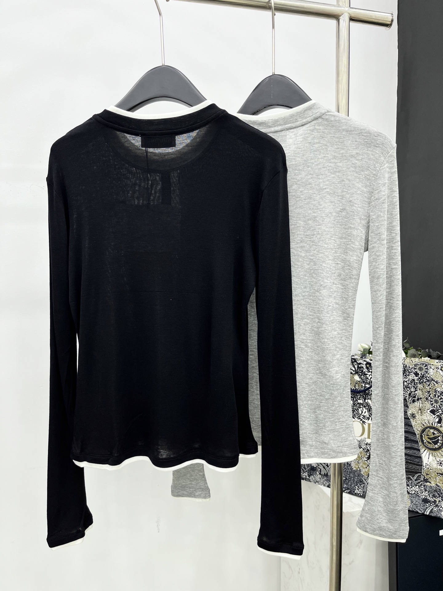 🛒𝐍𝐄𝐖 · 𝟐𝟎𝟐5/爆款现货【原版定制】 Miu Mi*｜25秋冬假两件天丝长袖打底衫订制高品质面料