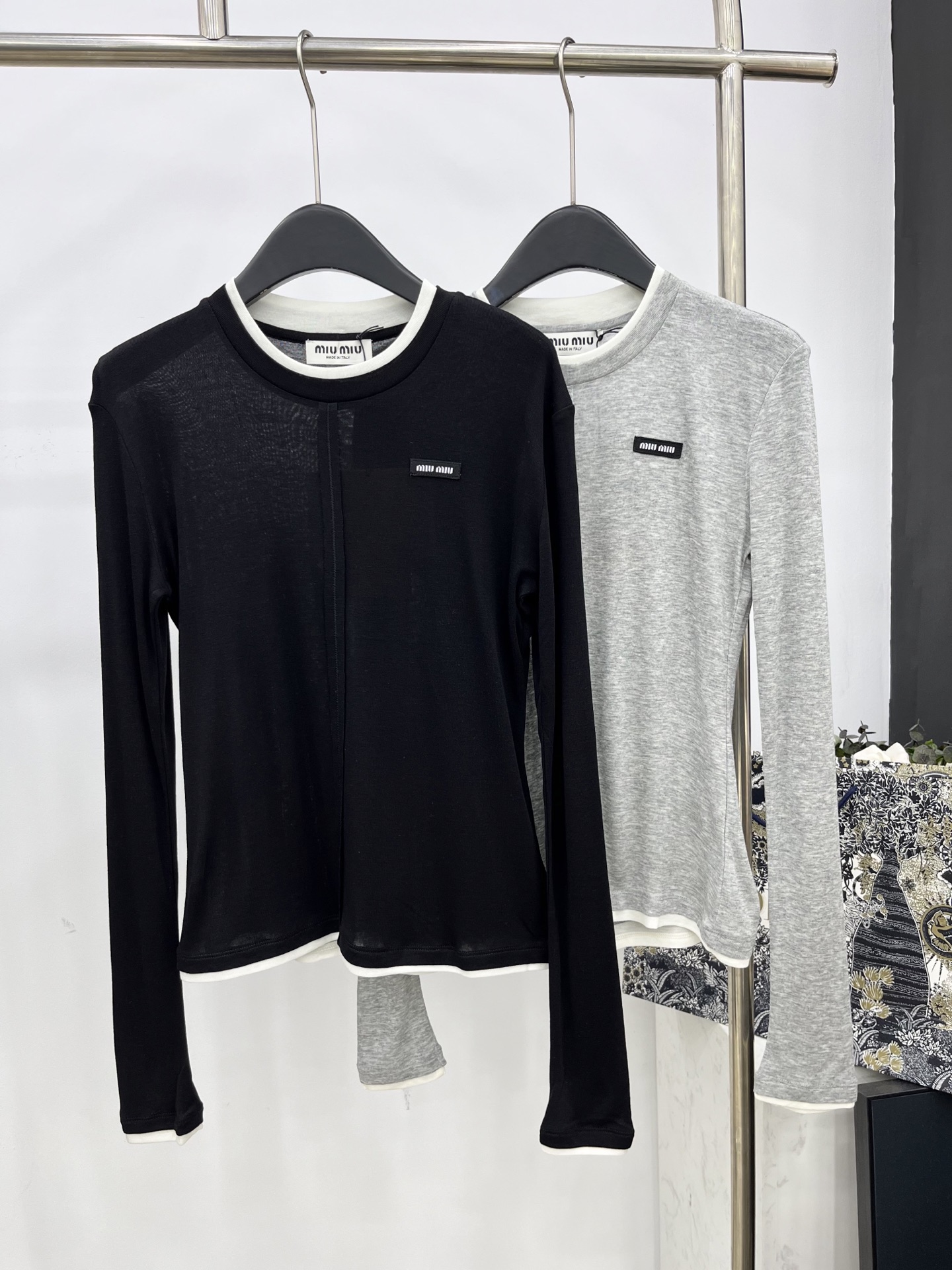 🛒𝐍𝐄𝐖 · 𝟐𝟎𝟐5/爆款现货【原版定制】 Miu Mi*｜25秋冬假两件天丝长袖打底衫订制高品质面料