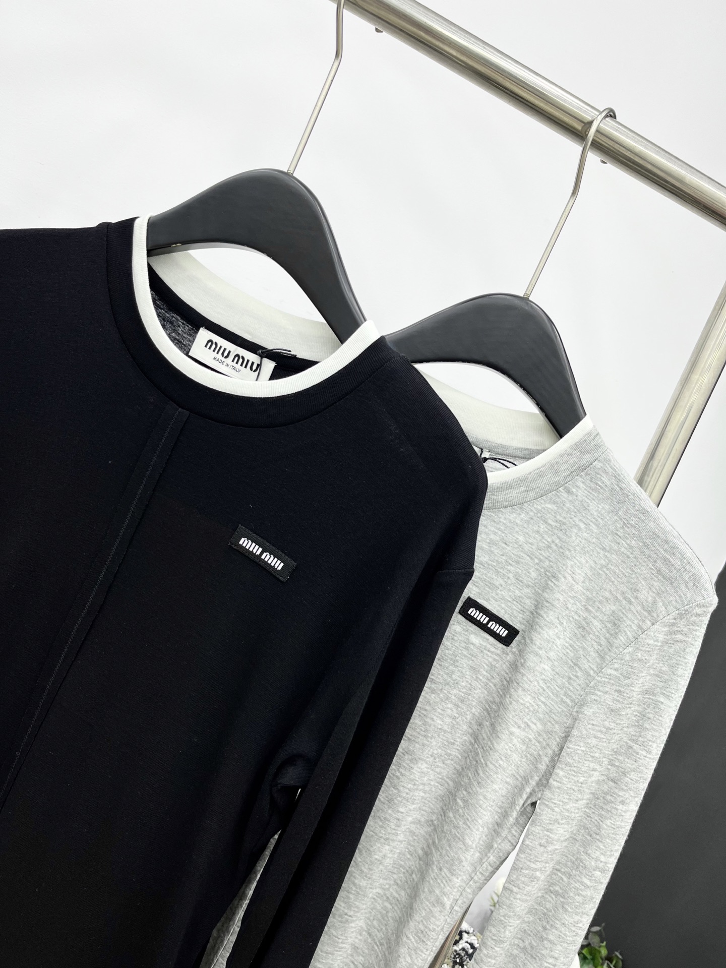 🛒𝐍𝐄𝐖 · 𝟐𝟎𝟐5/爆款现货【原版定制】 Miu Mi*｜25秋冬假两件天丝长袖打底衫订制高品质面料