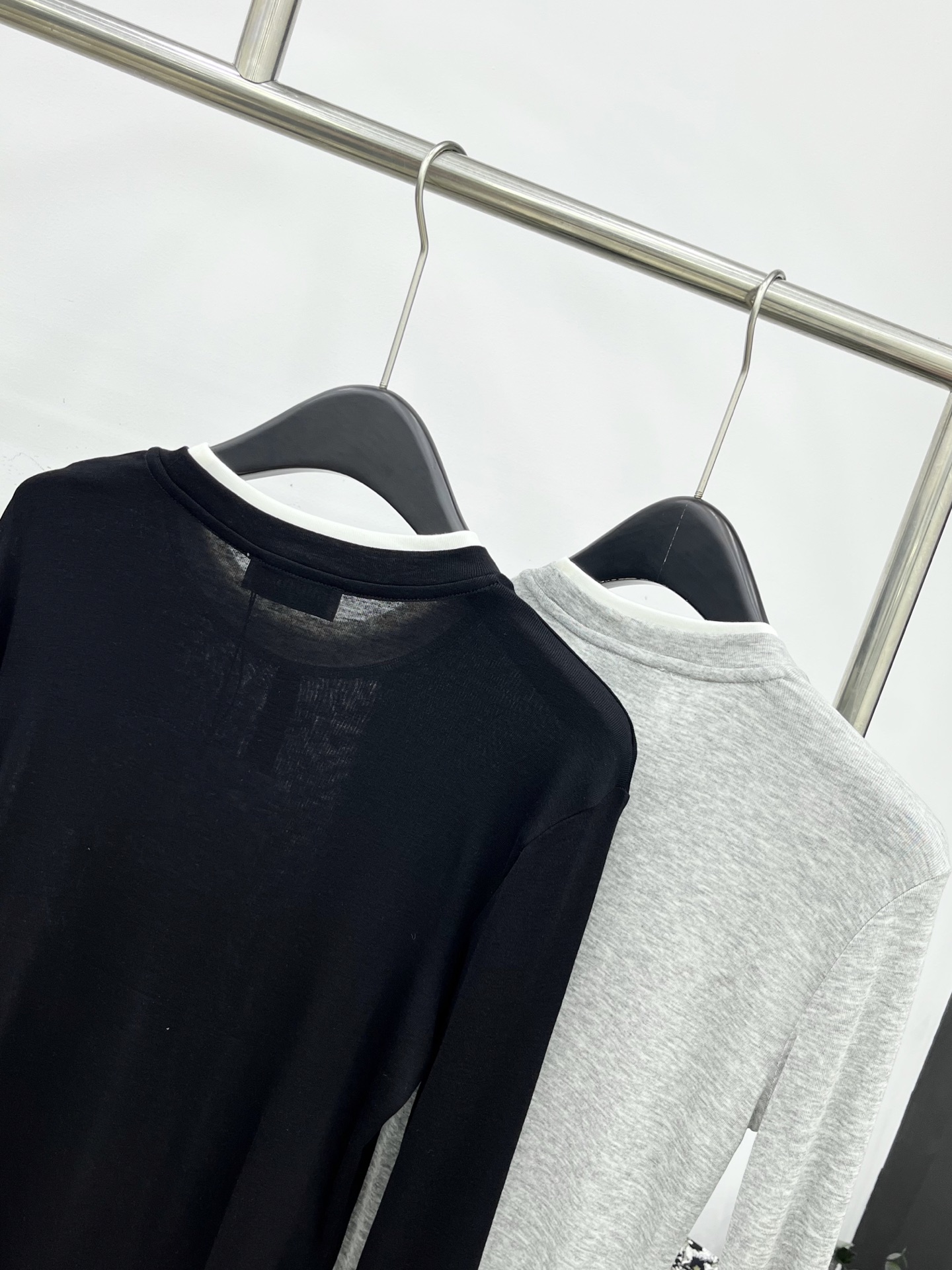 🛒𝐍𝐄𝐖 · 𝟐𝟎𝟐5/爆款现货【原版定制】 Miu Mi*｜25秋冬假两件天丝长袖打底衫订制高品质面料