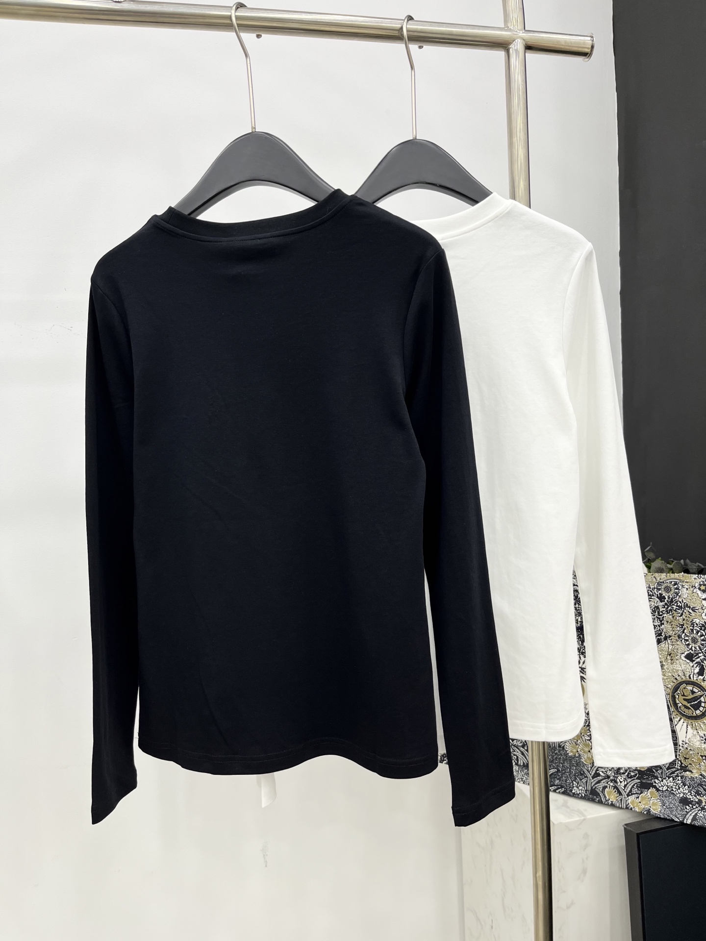 🛒𝐍𝐄𝐖 · 𝟐𝟎𝟐5/爆款现货原单品质 Gucc*｜25早秋新款重工樱桃🍒订珠圆领长袖T恤立体装饰工艺