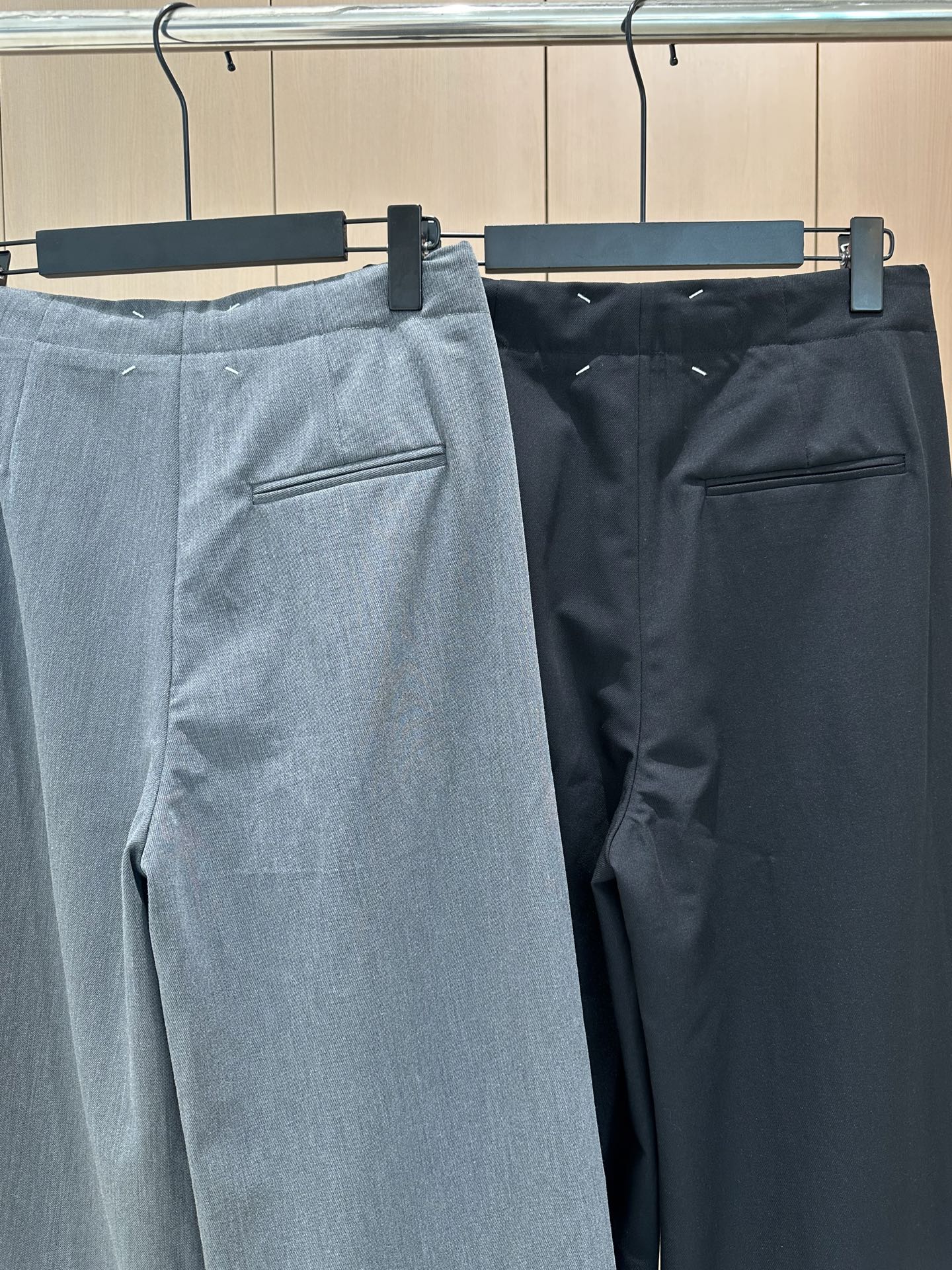 🛒𝐍𝐄𝐖 · 𝟐𝟎𝟐5/爆款现货原创 设计师｜纯色休闲裤定制面料，日常穿搭 高级的调调又A又飒！立体剪裁