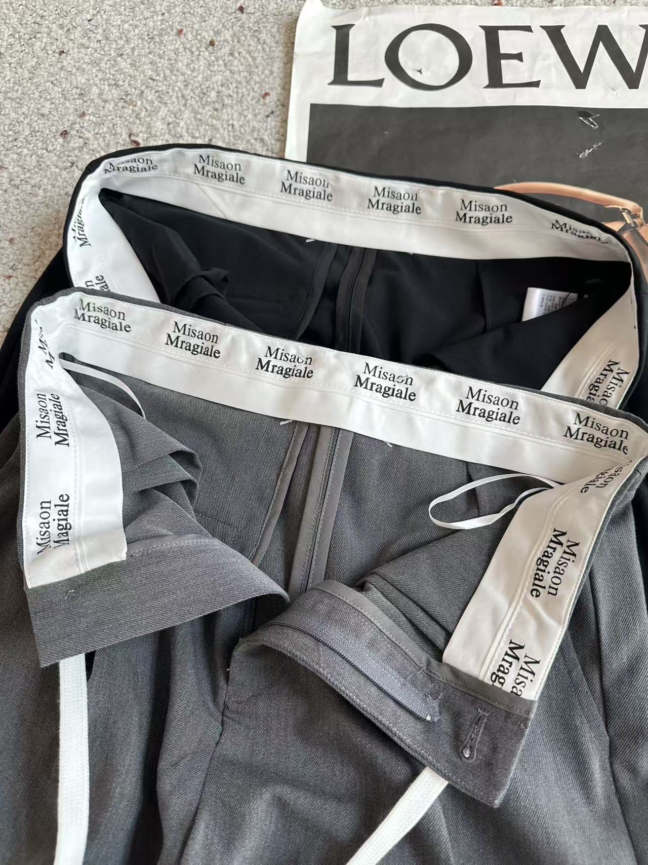 🛒𝐍𝐄𝐖 · 𝟐𝟎𝟐5/爆款现货原创 设计师｜纯色休闲裤定制面料，日常穿搭 高级的调调又A又飒！立体剪裁