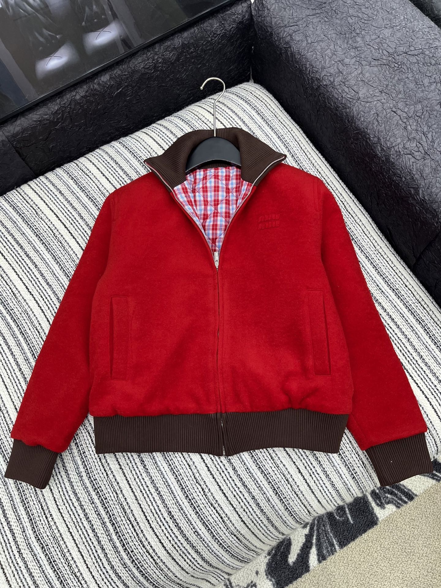 🛒𝐍𝐄𝐖 · 𝟐𝟎𝟐5/爆款现货原单品质 Miu Mi*｜25秋冬新品 撞色拼接立领毛呢外套＞＞本款外套