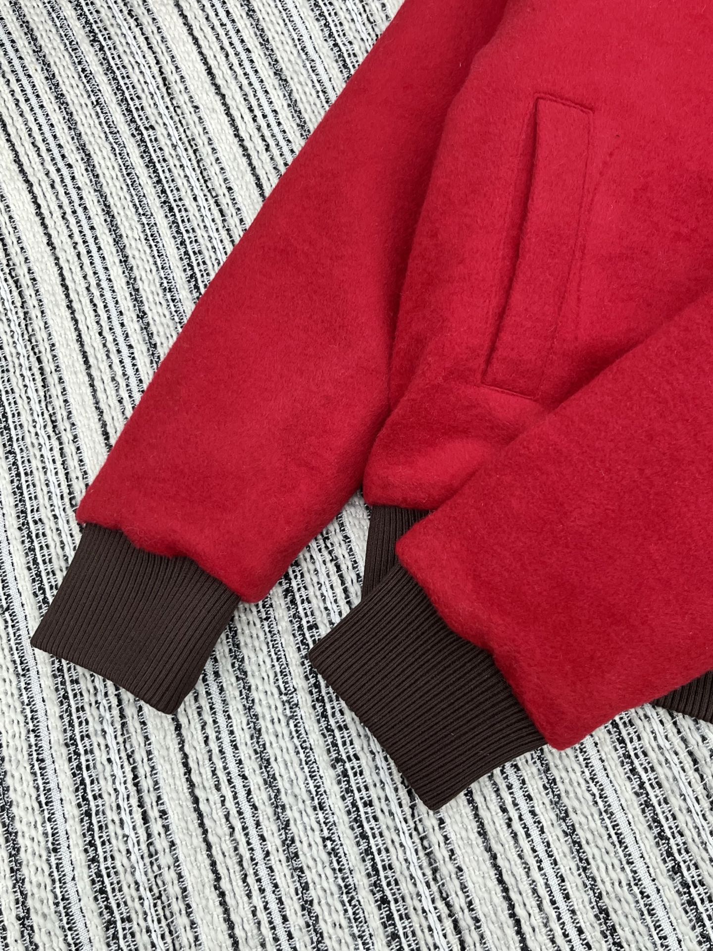 🛒𝐍𝐄𝐖 · 𝟐𝟎𝟐5/爆款现货原单品质 Miu Mi*｜25秋冬新品 撞色拼接立领毛呢外套＞＞本款外套