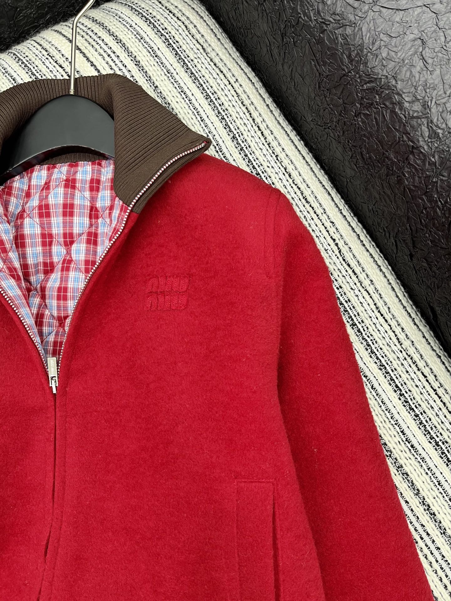 🛒𝐍𝐄𝐖 · 𝟐𝟎𝟐5/爆款现货原单品质 Miu Mi*｜25秋冬新品 撞色拼接立领毛呢外套＞＞本款外套