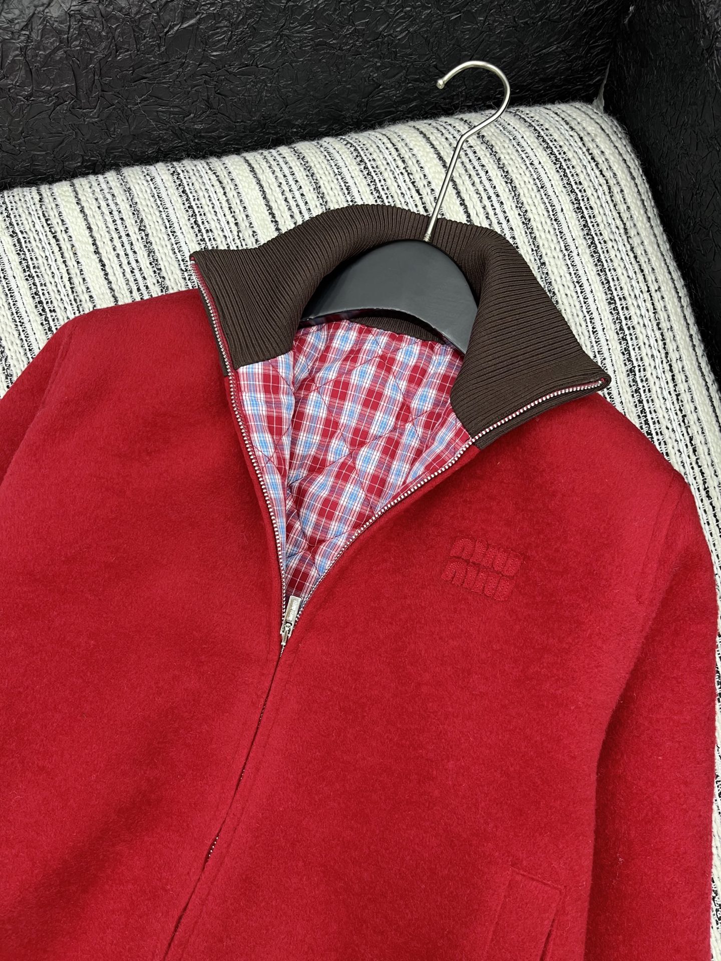 🛒𝐍𝐄𝐖 · 𝟐𝟎𝟐5/爆款现货原单品质 Miu Mi*｜25秋冬新品 撞色拼接立领毛呢外套＞＞本款外套