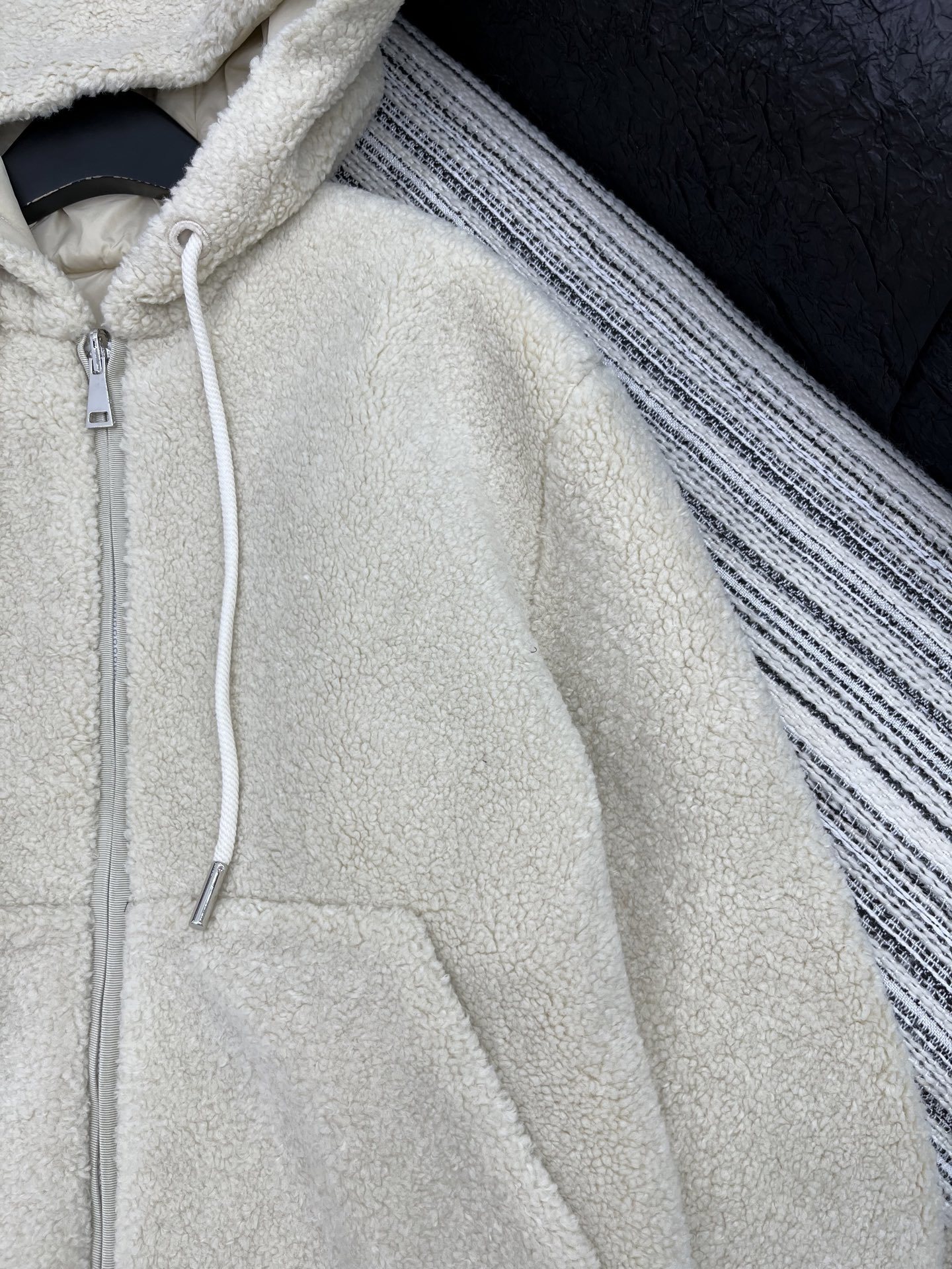 🛒𝐍𝐄𝐖 · 𝟐𝟎𝟐5/爆款现货原单品质 Mon*|25秋冬羊羔毛双面穿羽绒服外套极简主义设计高级又时髦