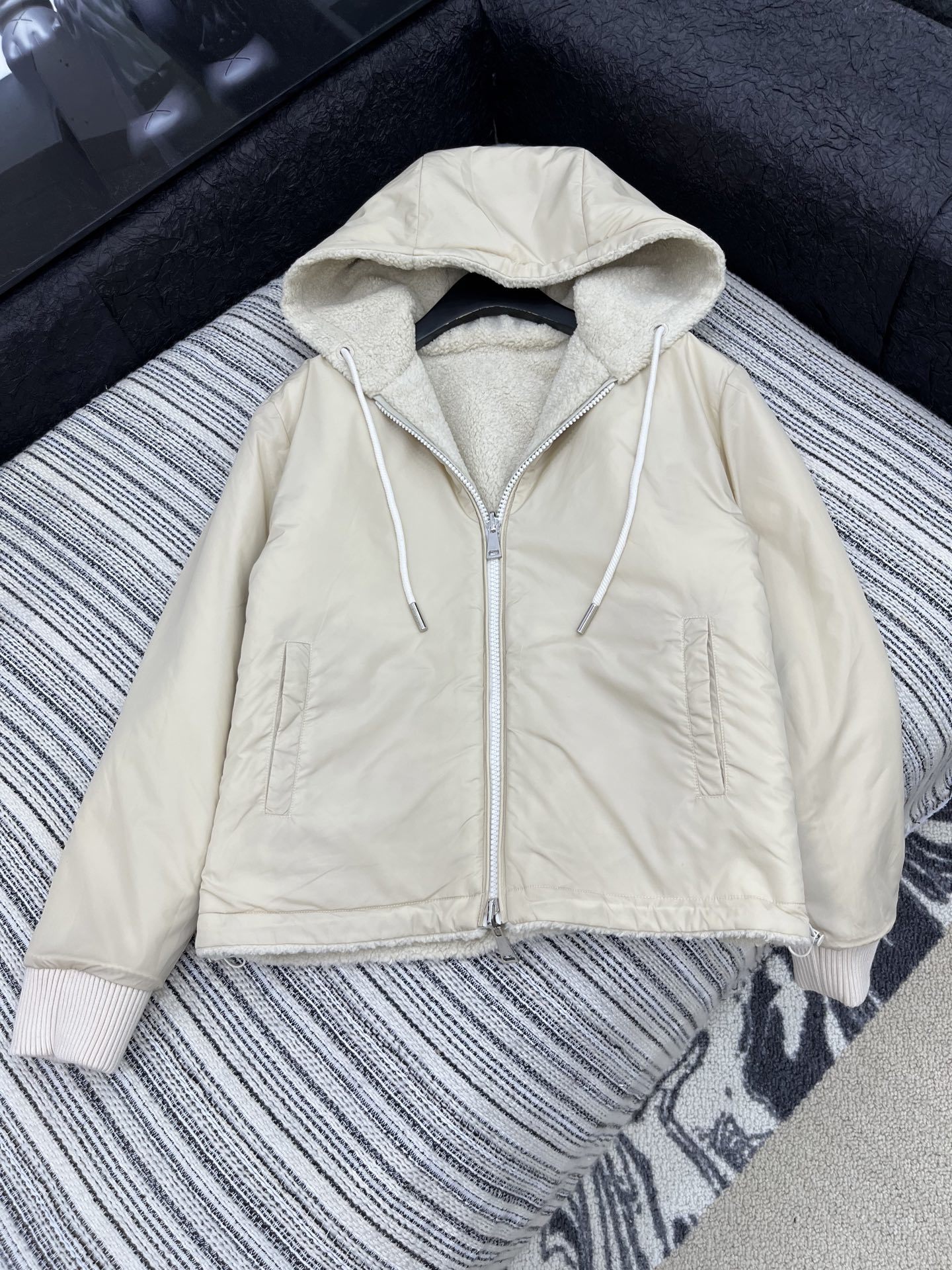 🛒𝐍𝐄𝐖 · 𝟐𝟎𝟐5/爆款现货原单品质 Mon*|25秋冬羊羔毛双面穿羽绒服外套极简主义设计高级又时髦