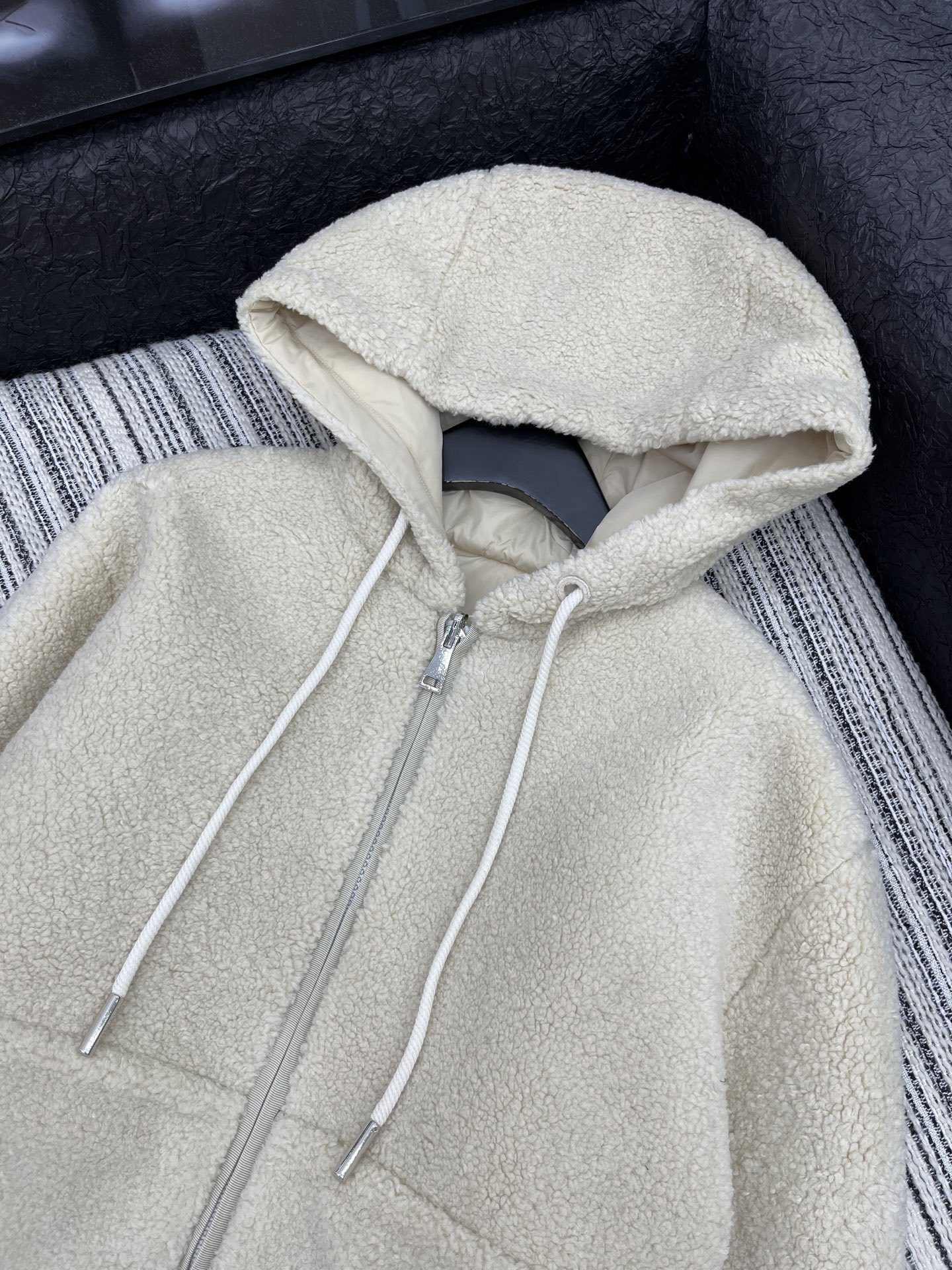 🛒𝐍𝐄𝐖 · 𝟐𝟎𝟐5/爆款现货原单品质 Mon*|25秋冬羊羔毛双面穿羽绒服外套极简主义设计高级又时髦