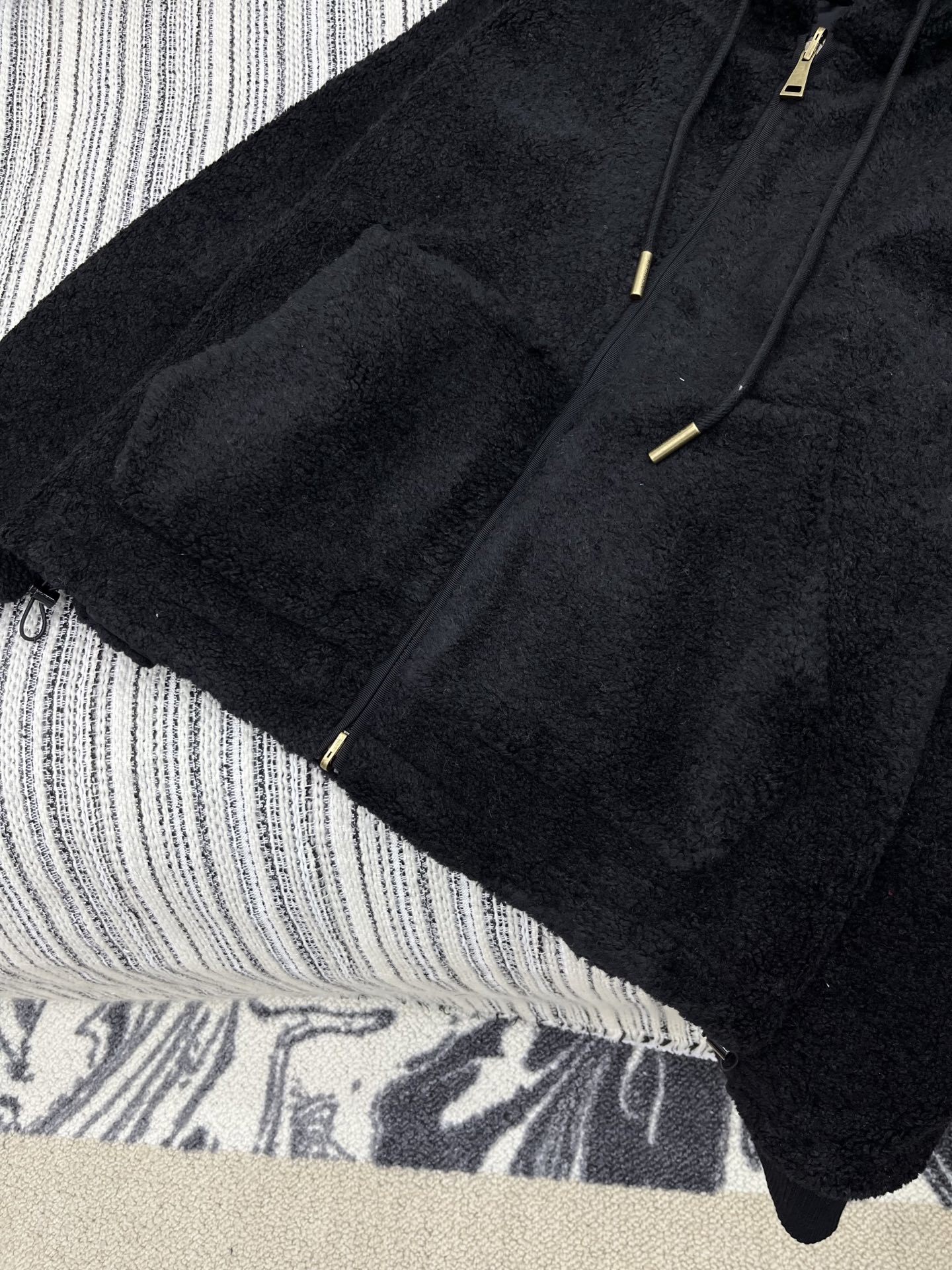 🛒𝐍𝐄𝐖 · 𝟐𝟎𝟐5/爆款现货原单品质 Mon*|25秋冬羊羔毛双面穿羽绒服外套极简主义设计高级又时髦