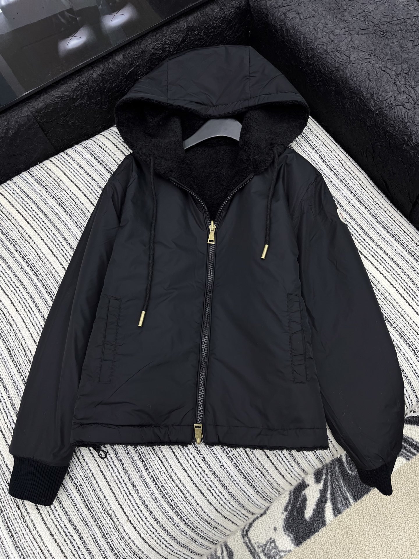 🛒𝐍𝐄𝐖 · 𝟐𝟎𝟐5/爆款现货原单品质 Mon*|25秋冬羊羔毛双面穿羽绒服外套极简主义设计高级又时髦