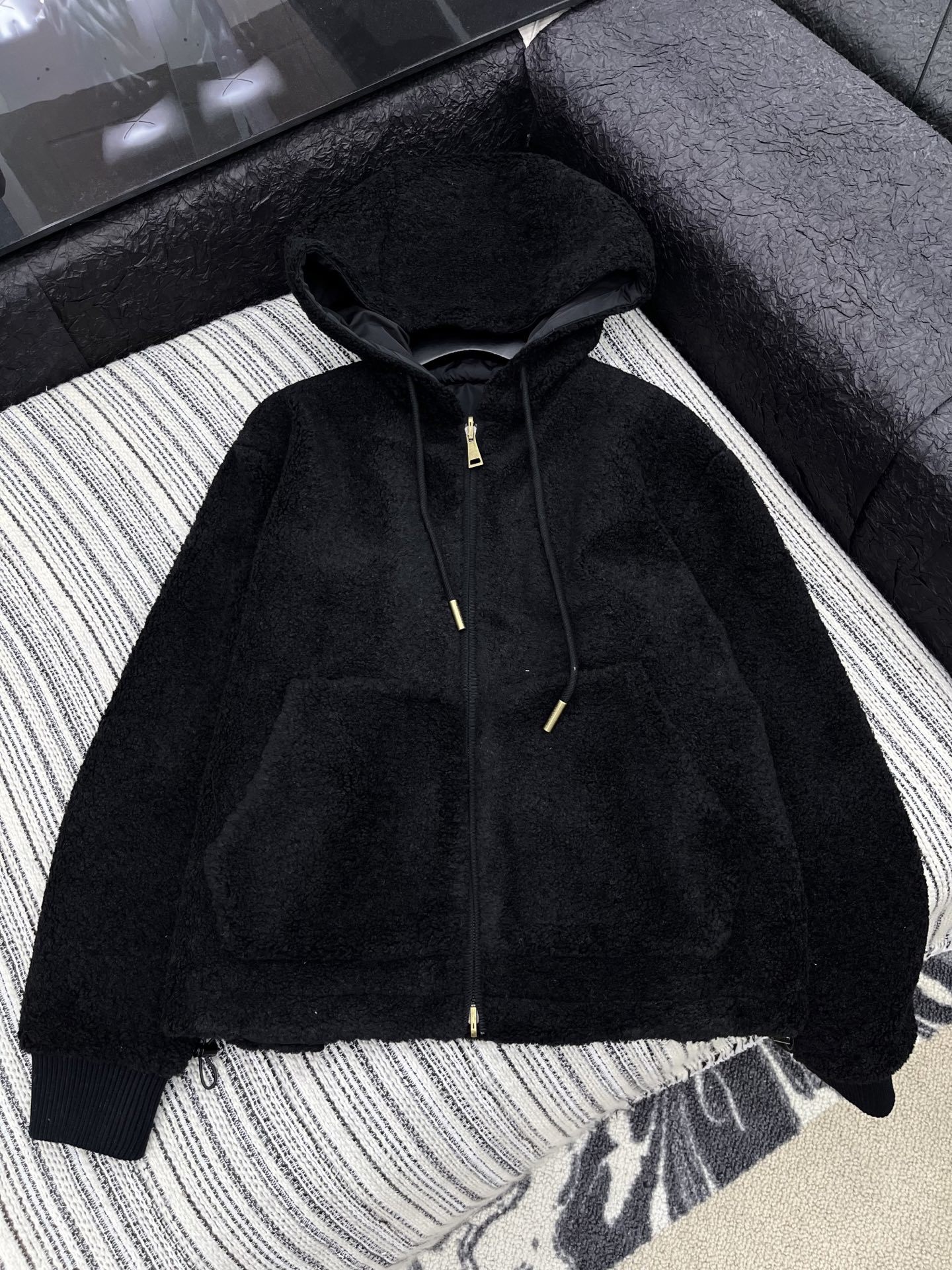 🛒𝐍𝐄𝐖 · 𝟐𝟎𝟐5/爆款现货原单品质 Mon*|25秋冬羊羔毛双面穿羽绒服外套极简主义设计高级又时髦