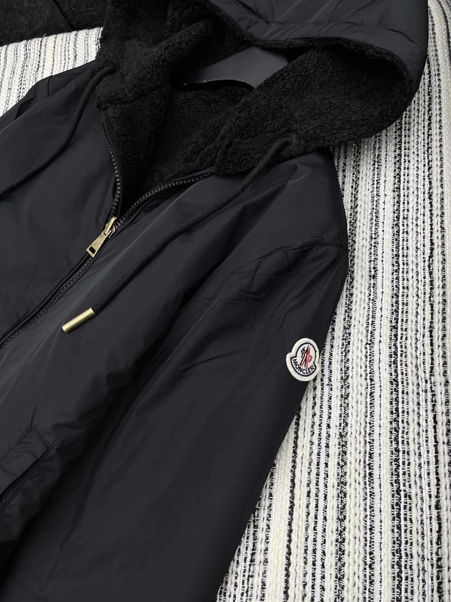 🛒𝐍𝐄𝐖 · 𝟐𝟎𝟐5/爆款现货原单品质 Mon*|25秋冬羊羔毛双面穿羽绒服外套极简主义设计高级又时髦