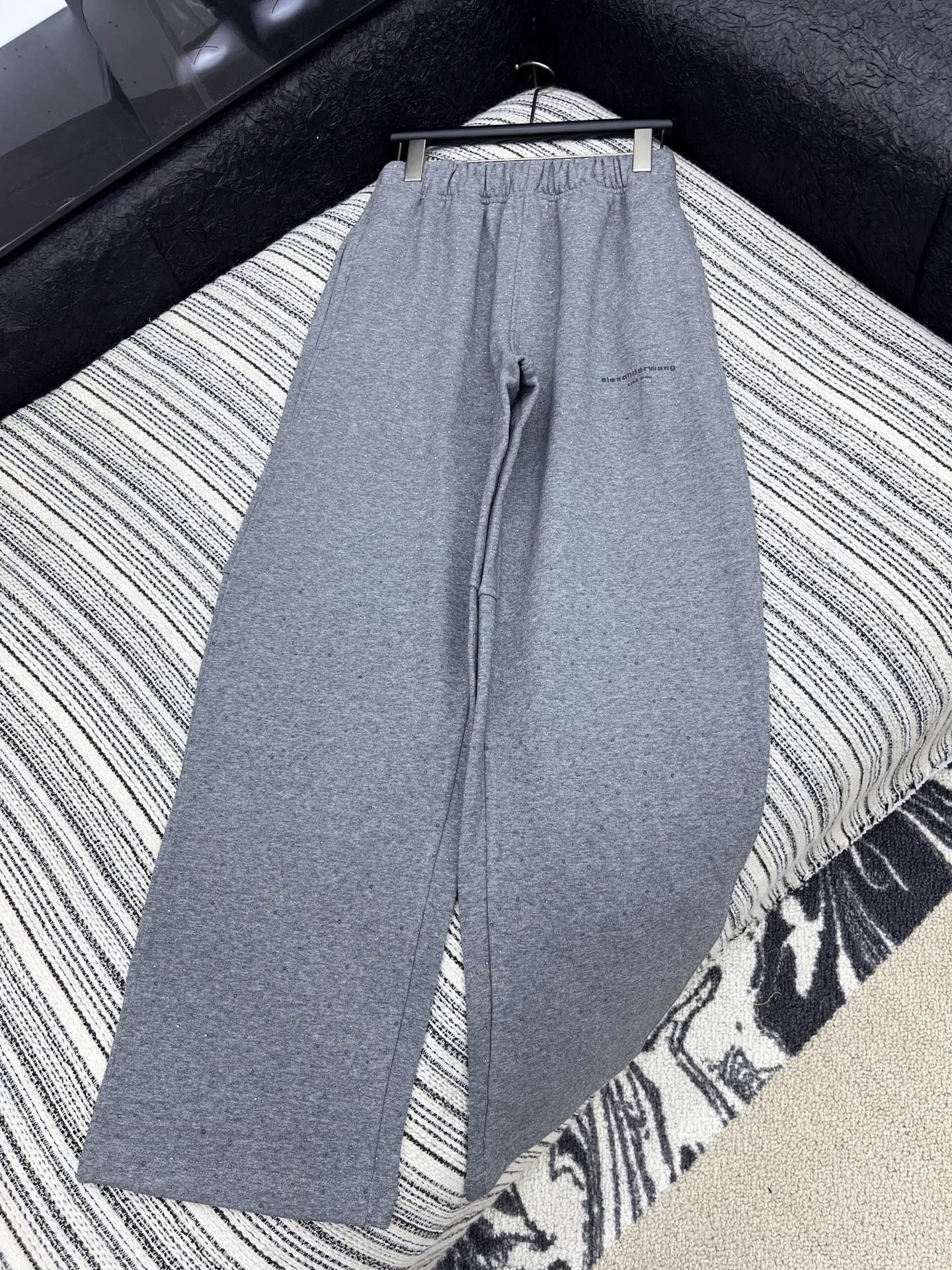 🛒𝐍𝐄𝐖 · 𝟐𝟎𝟐5/爆款现货【原版定制】Alex*｜25秋冬新品高端定制棉质烫钻松紧腰加绒卫裤重工设