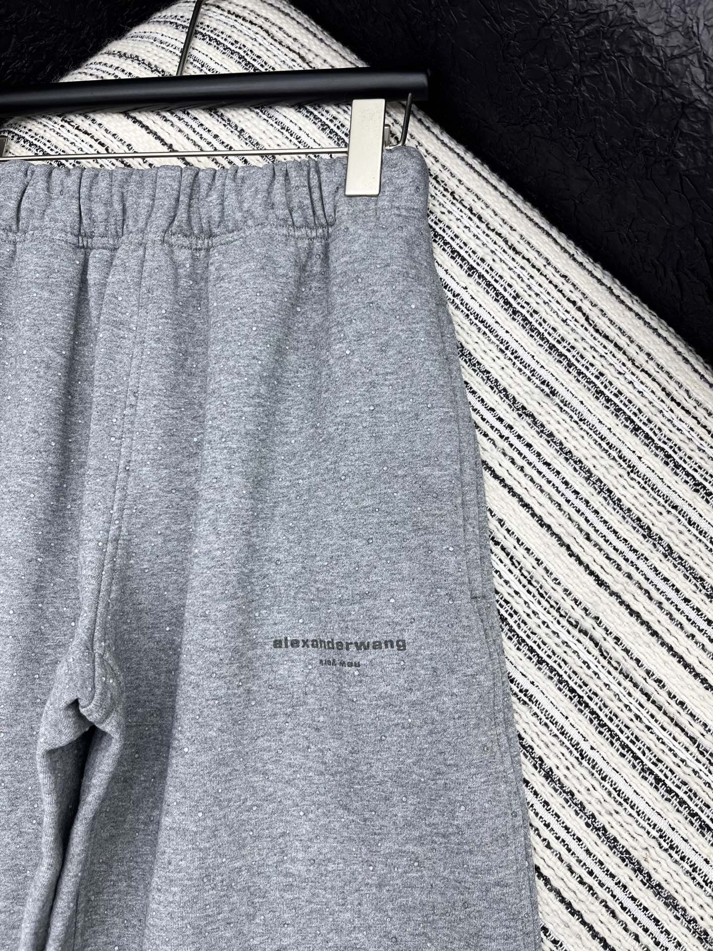 🛒𝐍𝐄𝐖 · 𝟐𝟎𝟐5/爆款现货【原版定制】Alex*｜25秋冬新品高端定制棉质烫钻松紧腰加绒卫裤重工设