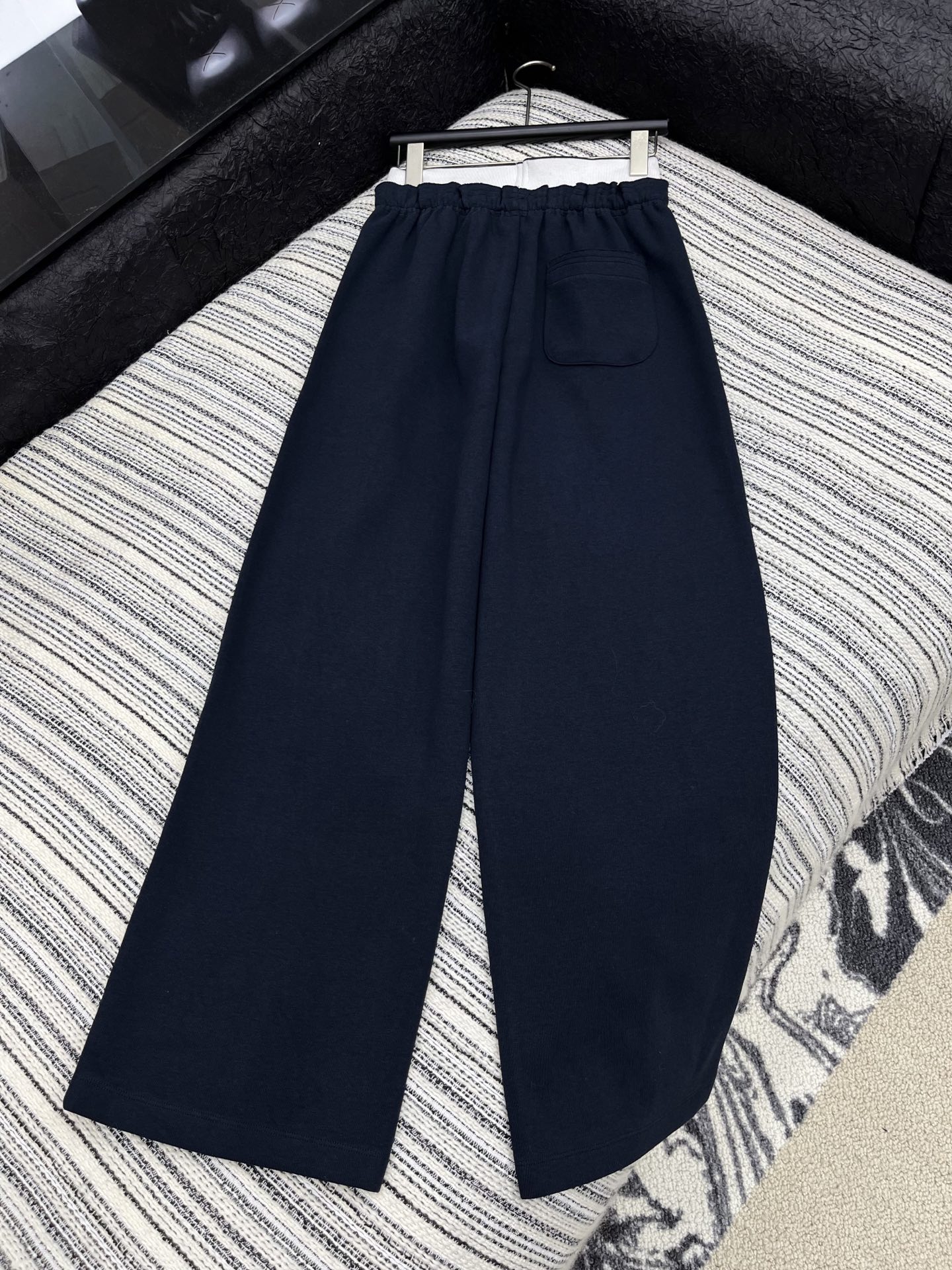 🛒𝐍𝐄𝐖 · 𝟐𝟎𝟐5/爆款现货原单品质 Alex*｜25早秋新款休闲裤重工抽绳松紧腰拼接 高订面料亲肤