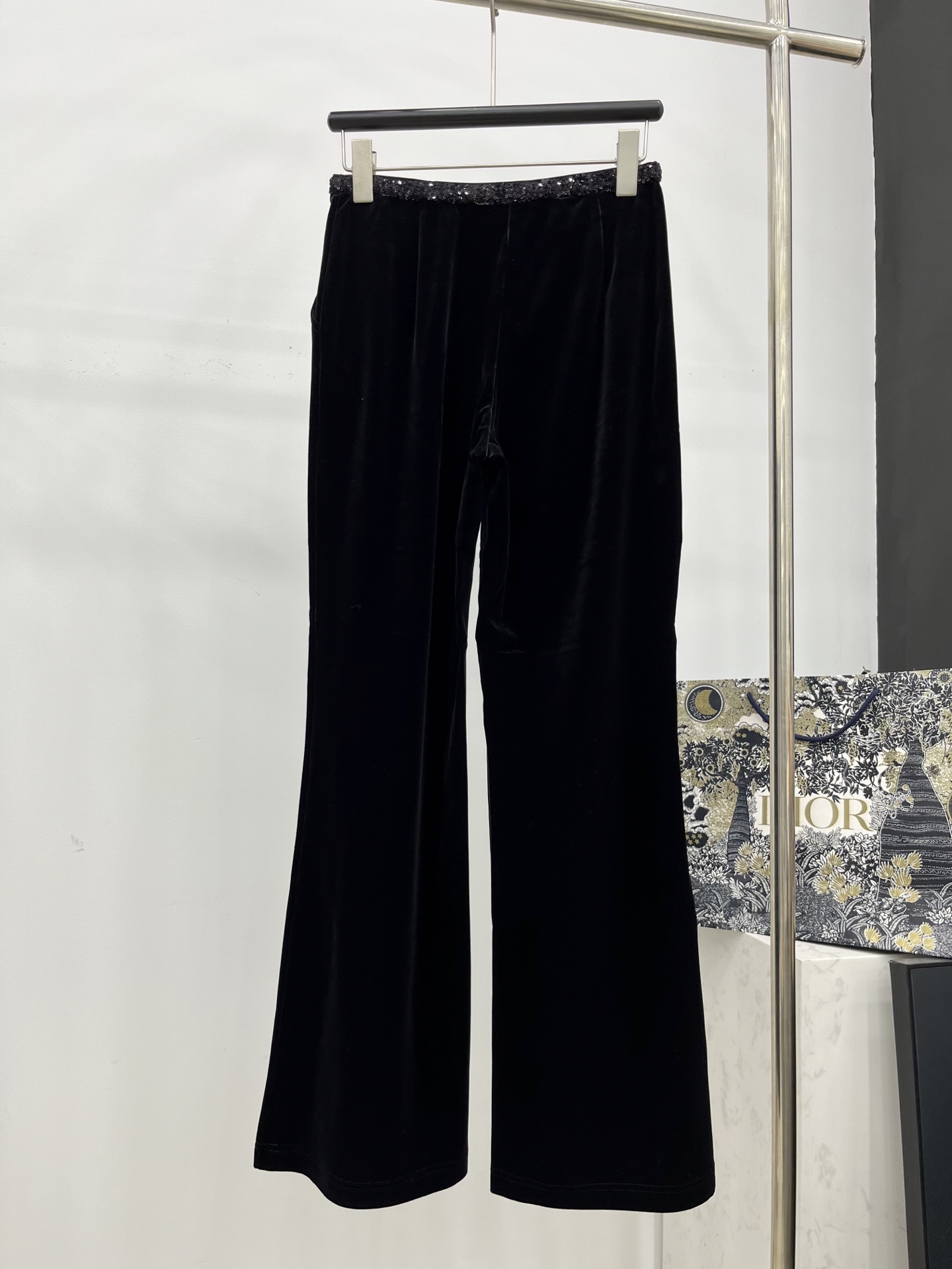 🛒𝐍𝐄𝐖 · 𝟐𝟎𝟐5/爆款现货设计师 原创 ｜25早秋新款丝绒休闲裤Bling珠片腰头 高订面料亲肤感