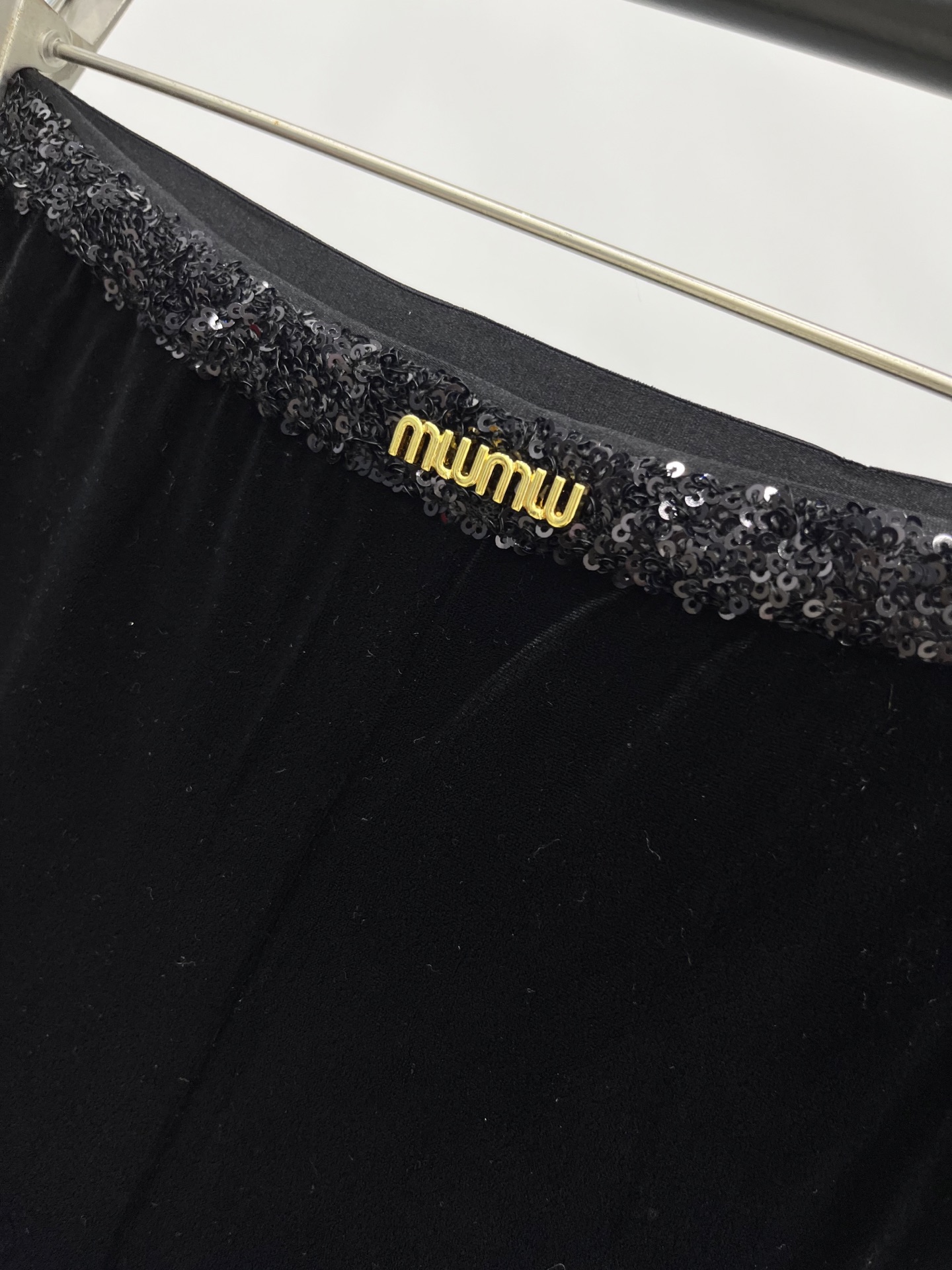 🛒𝐍𝐄𝐖 · 𝟐𝟎𝟐5/爆款现货设计师 原创 ｜25早秋新款丝绒休闲裤Bling珠片腰头 高订面料亲肤感