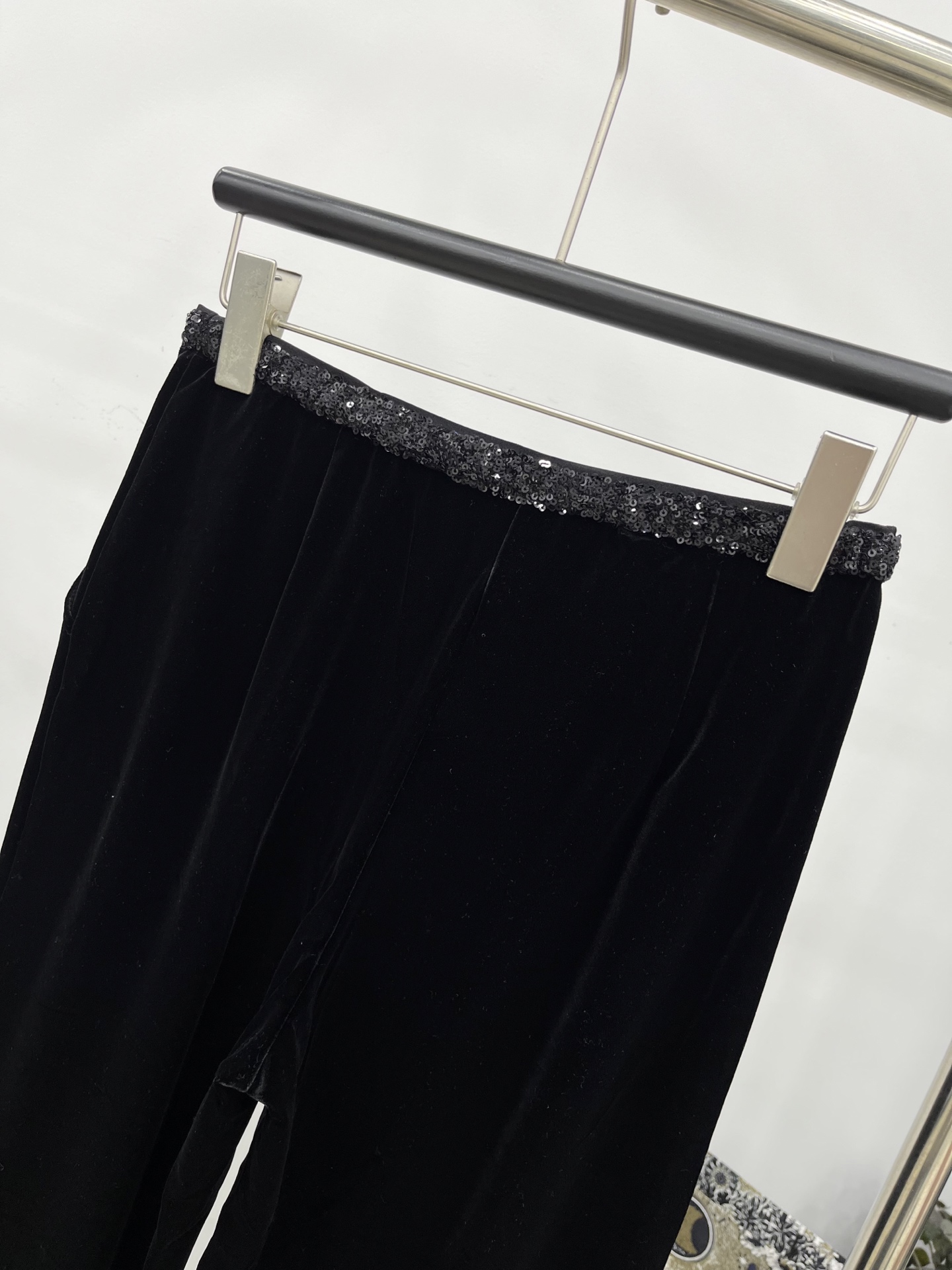 🛒𝐍𝐄𝐖 · 𝟐𝟎𝟐5/爆款现货设计师 原创 ｜25早秋新款丝绒休闲裤Bling珠片腰头 高订面料亲肤感