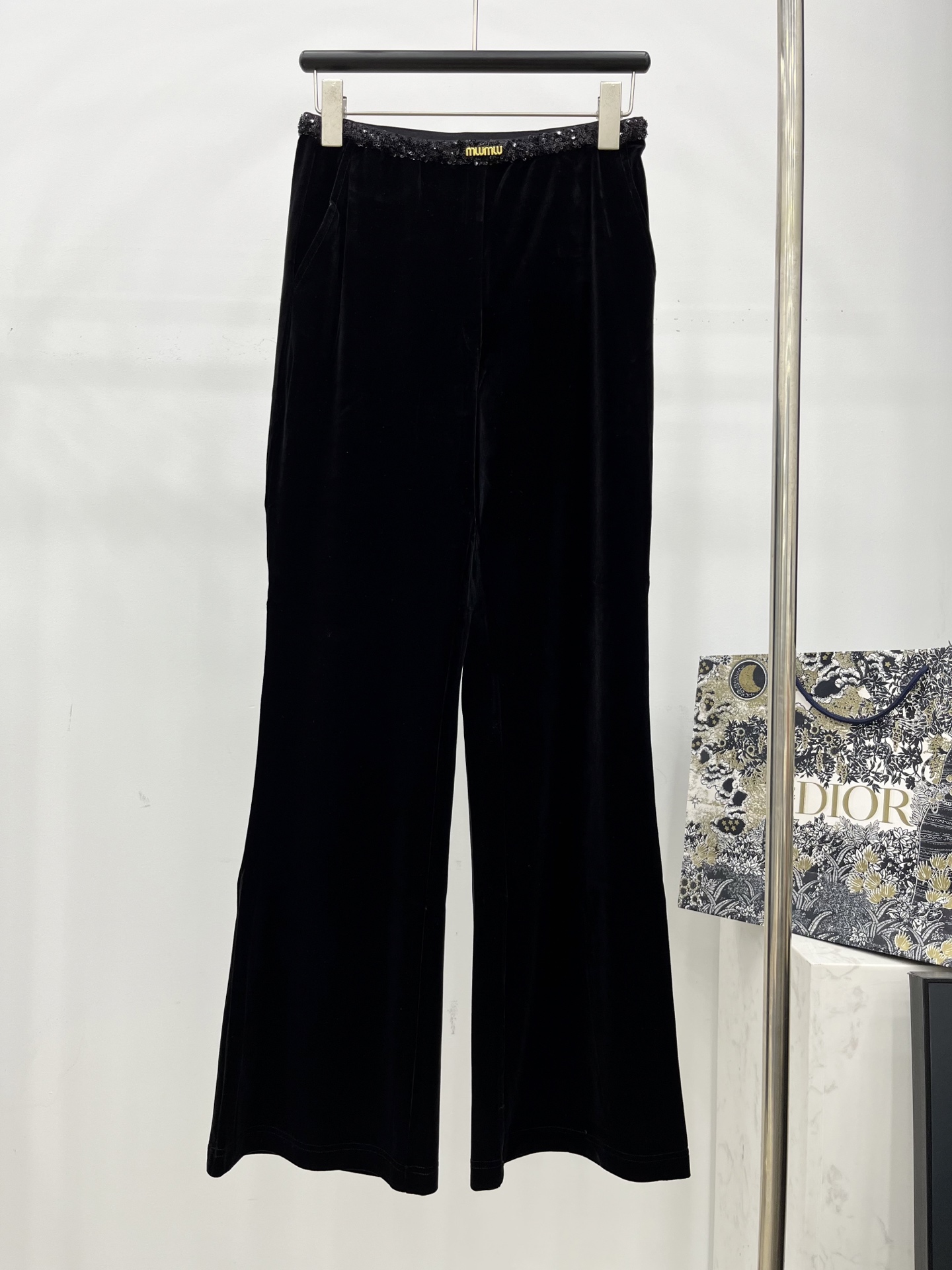 🛒𝐍𝐄𝐖 · 𝟐𝟎𝟐5/爆款现货设计师 原创 ｜25早秋新款丝绒休闲裤Bling珠片腰头 高订面料亲肤感