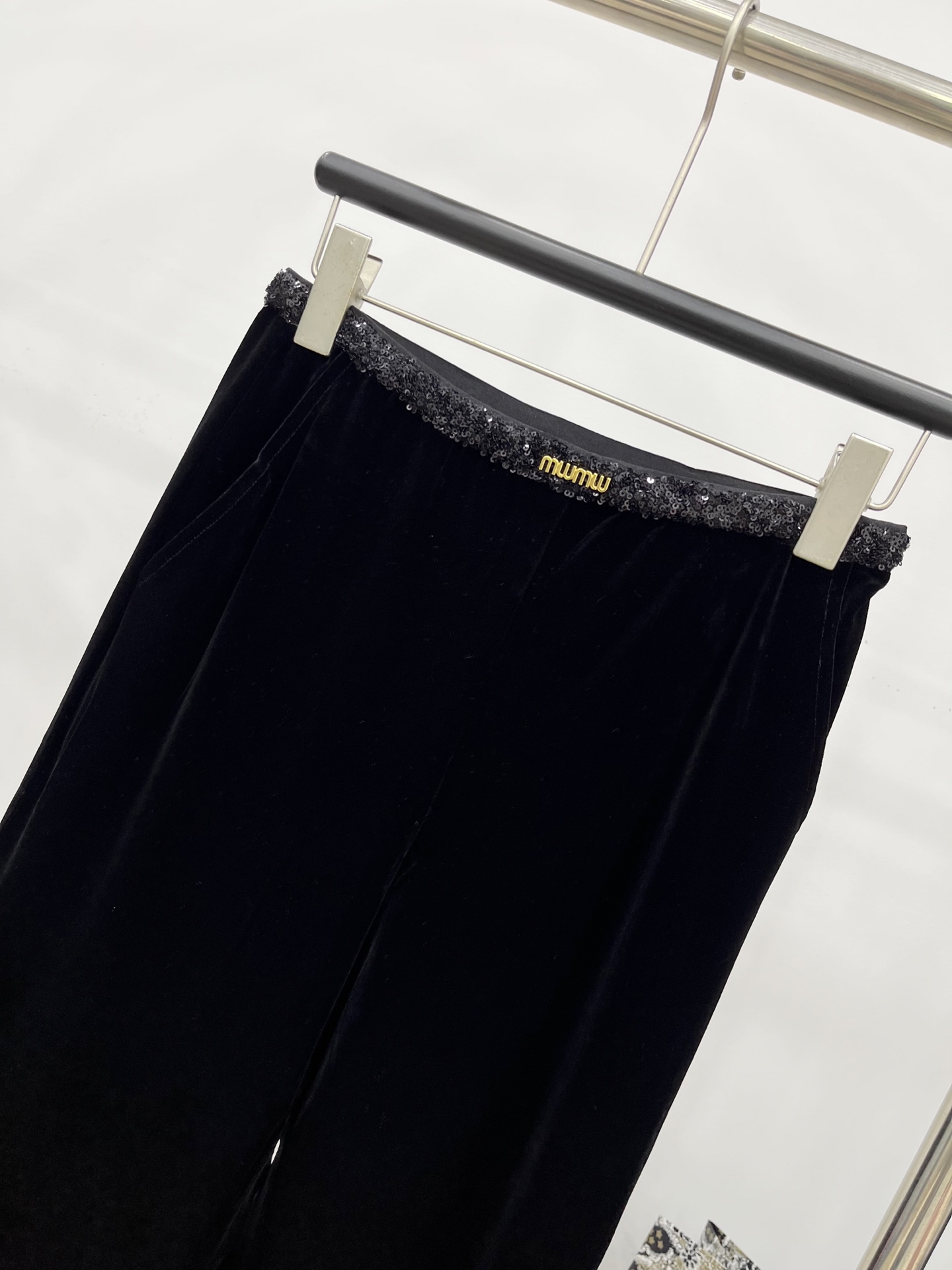 🛒𝐍𝐄𝐖 · 𝟐𝟎𝟐5/爆款现货设计师 原创 ｜25早秋新款丝绒休闲裤Bling珠片腰头 高订面料亲肤感