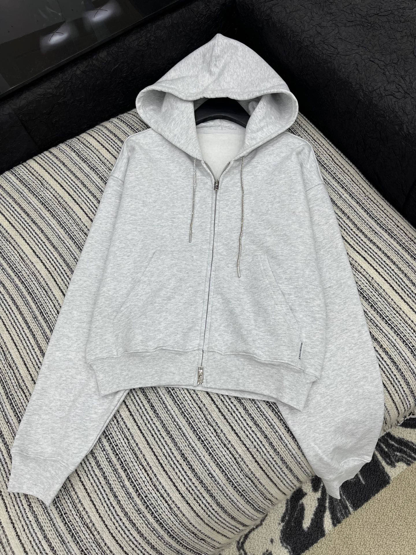 🛒𝐍𝐄𝐖 · 𝟐𝟎𝟐5/爆款现货【原版定制】Alex*｜25秋冬新品套装高端定制棉质螺纹带帽加绒卫衣外套