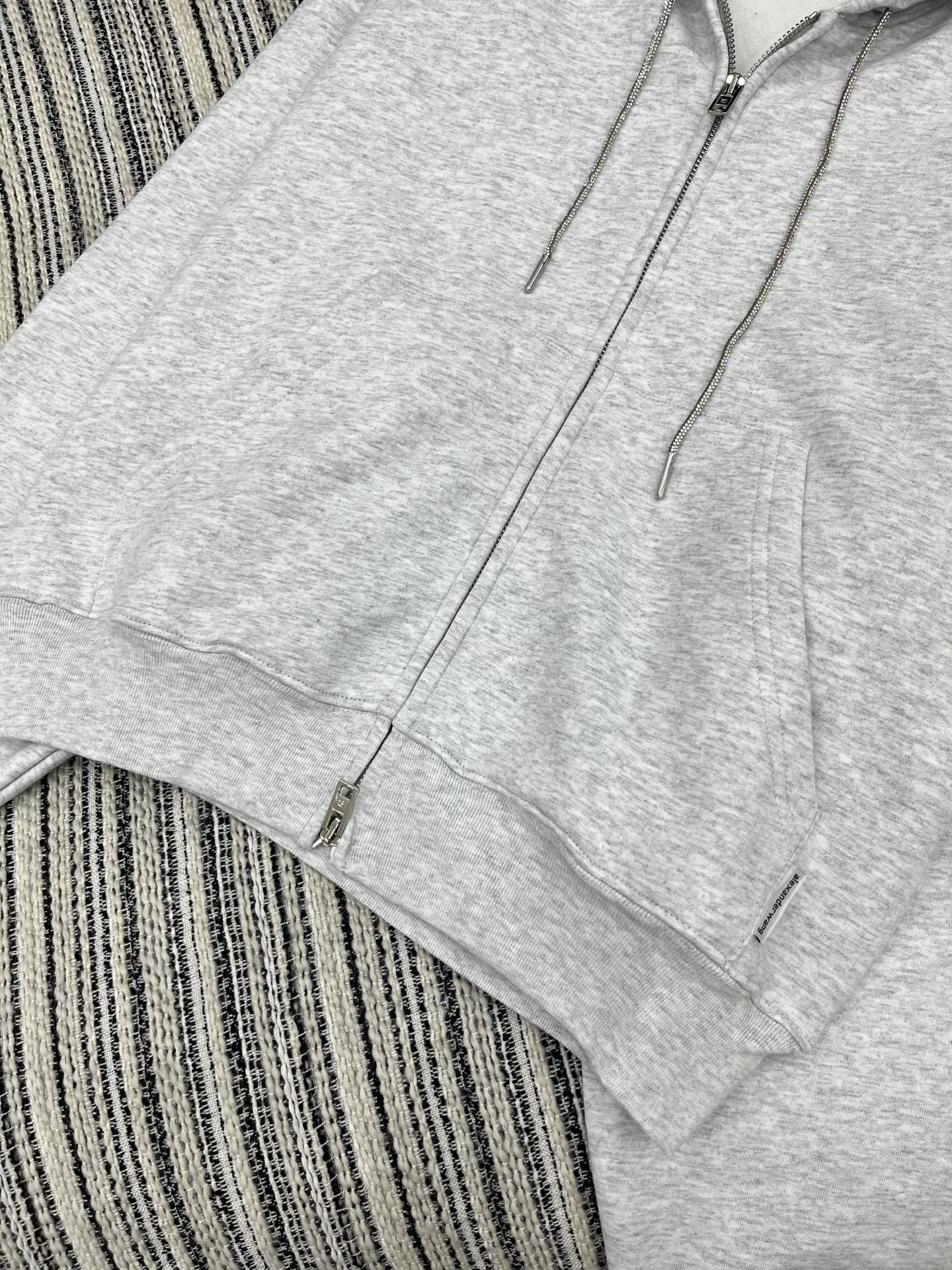 🛒𝐍𝐄𝐖 · 𝟐𝟎𝟐5/爆款现货【原版定制】Alex*｜25秋冬新品套装高端定制棉质螺纹带帽加绒卫衣外套