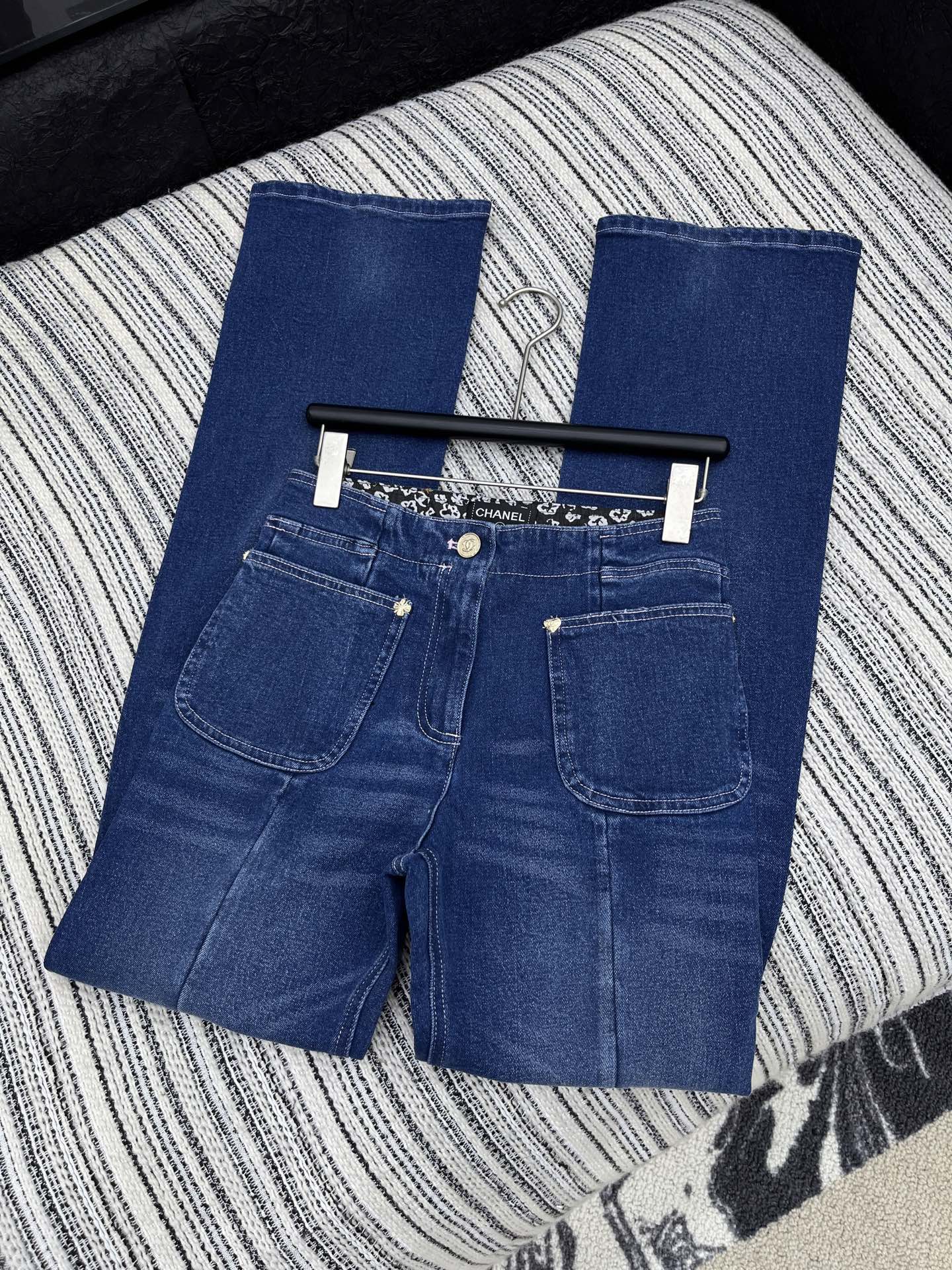 🛒𝐍𝐄𝐖 · 𝟐𝟎𝟐5/爆款现货【原版订制】 Cha*｜25经典双口袋渐变色牛仔裤 工艺款 高端设计 内